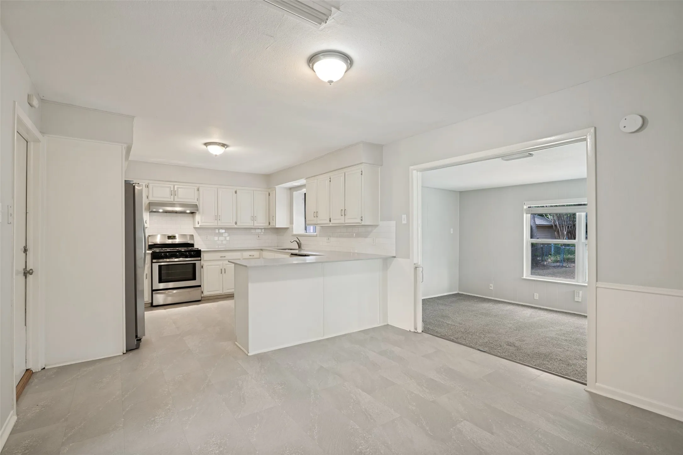 Single Family Residence For Rent in Dallas County , 7315 Rutgers Drive, Dallas, Texas 75214, 3 Bedroom, 2 Bathroom, 1 Garage spaces, 1,394 Sqft, built in 1958, mls#21390515, Real Estate Agent in Dallas, Homes For Rent in Dallas county, Homes For Rent in Dallas, Realtor in Dallas Texas, Real Estate Brokerage Independent Realty Texas, Luminita Cordes Realtor