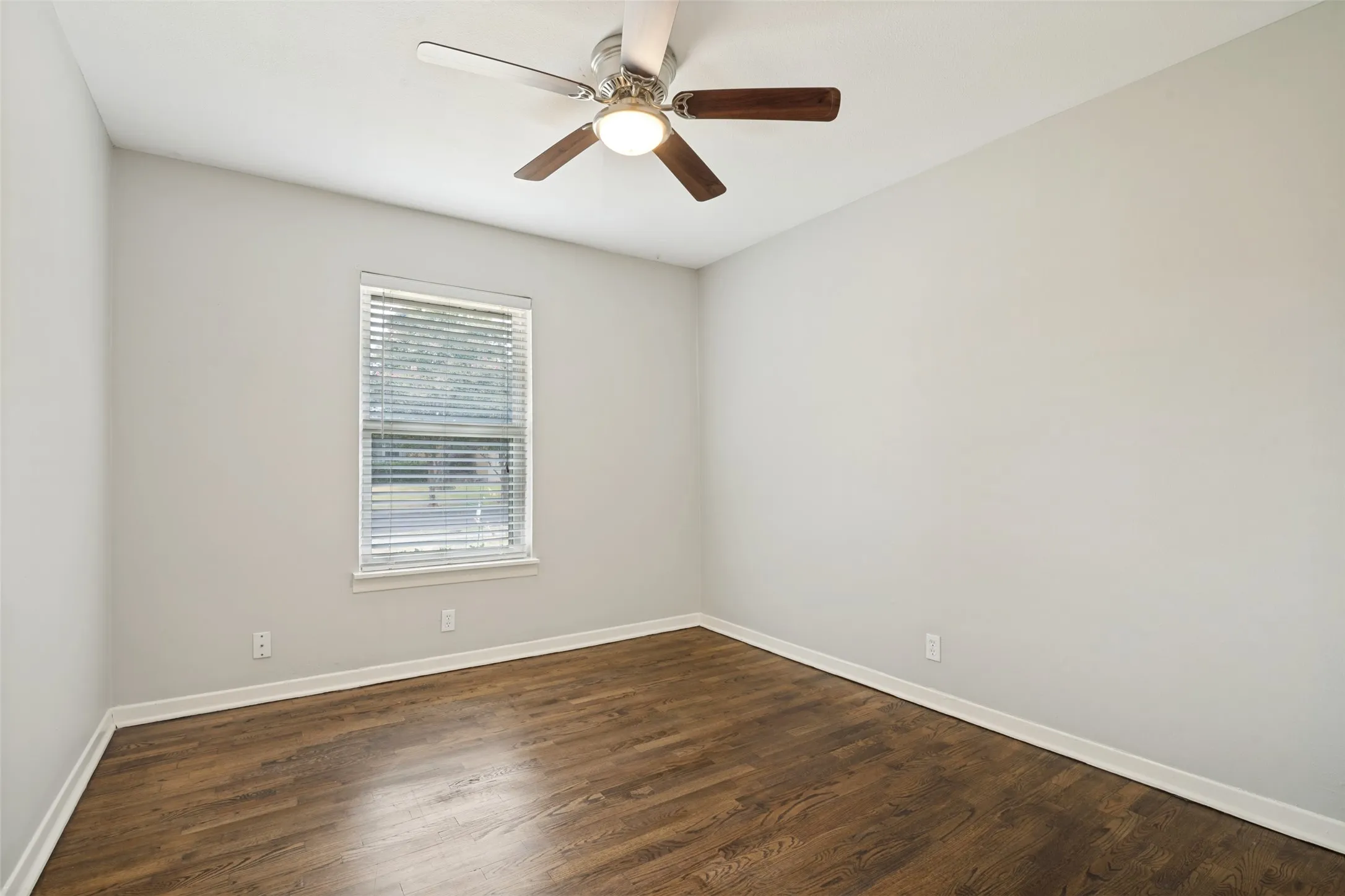 Single Family Residence For Rent in Dallas County , 7315 Rutgers Drive, Dallas, Texas 75214, 3 Bedroom, 2 Bathroom, 1 Garage spaces, 1,394 Sqft, built in 1958, mls#21390515, Real Estate Agent in Dallas, Homes For Rent in Dallas county, Homes For Rent in Dallas, Realtor in Dallas Texas, Real Estate Brokerage Independent Realty Texas, Luminita Cordes Realtor