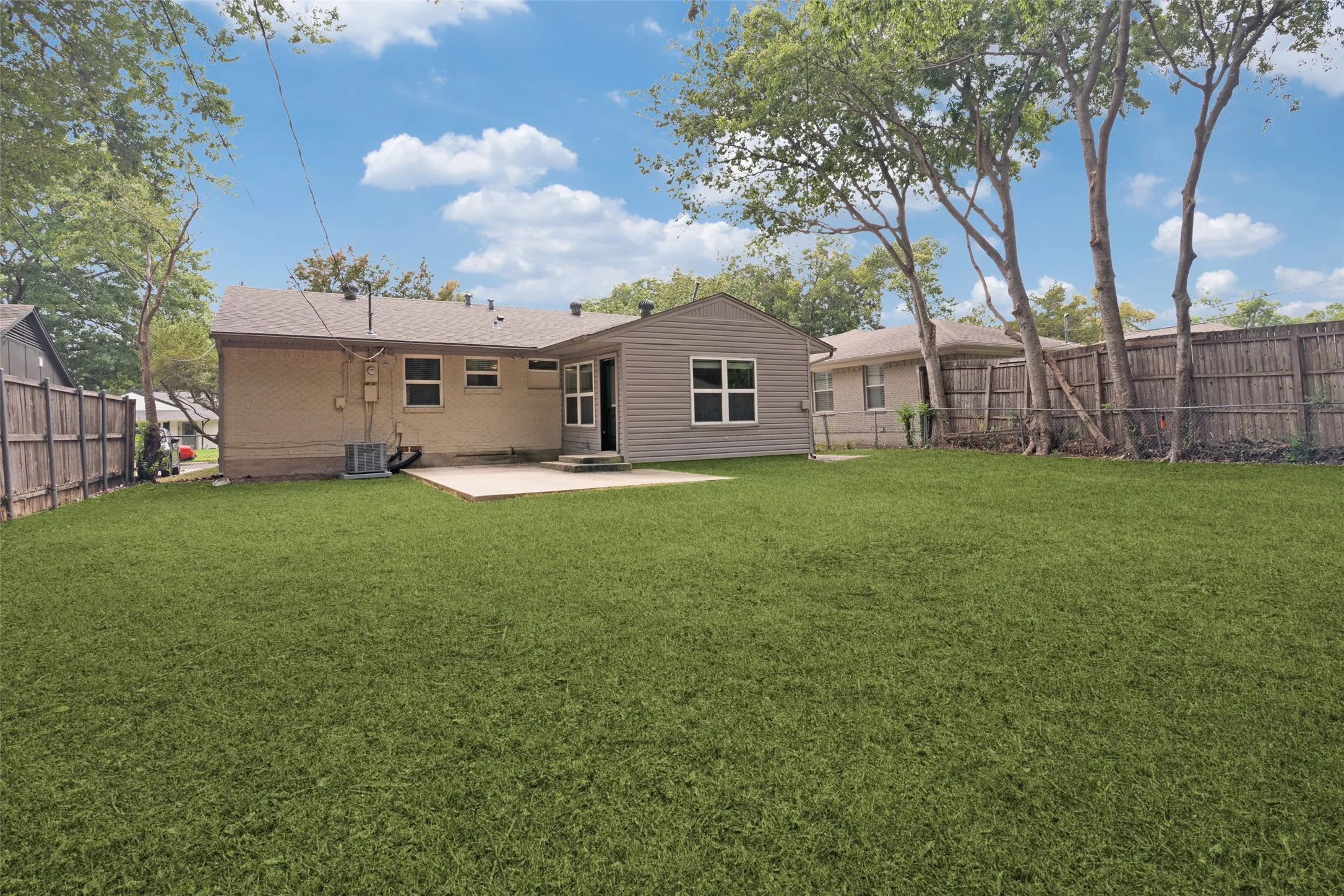 Single Family Residence For Rent in Dallas County , 7315 Rutgers Drive, Dallas, Texas 75214, 3 Bedroom, 2 Bathroom, 1 Garage spaces, 1,394 Sqft, built in 1958, mls#21390515, Real Estate Agent in Dallas, Homes For Rent in Dallas county, Homes For Rent in Dallas, Realtor in Dallas Texas, Real Estate Brokerage Independent Realty Texas, Luminita Cordes Realtor