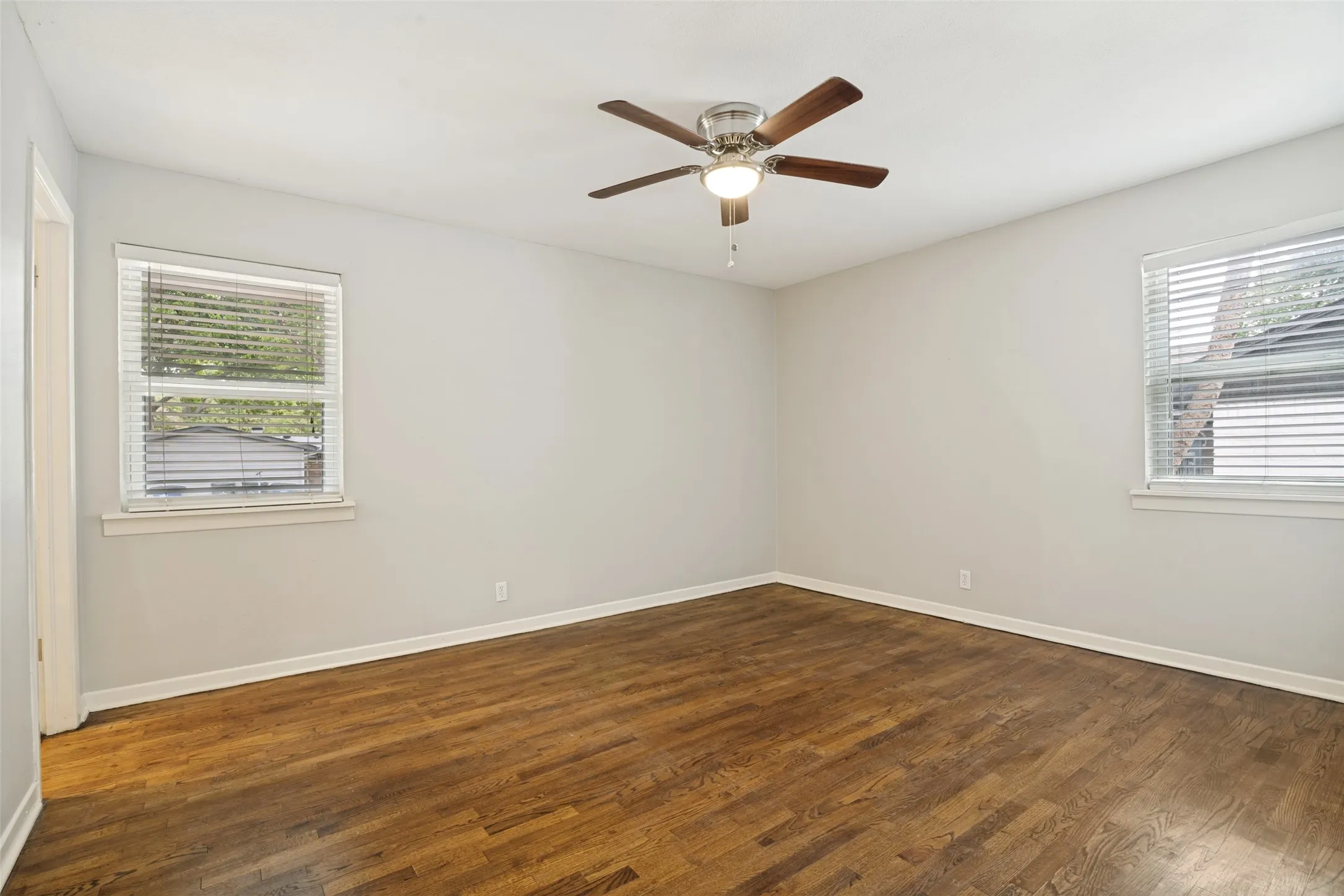 Single Family Residence For Rent in Dallas County , 7315 Rutgers Drive, Dallas, Texas 75214, 3 Bedroom, 2 Bathroom, 1 Garage spaces, 1,394 Sqft, built in 1958, mls#21390515, Real Estate Agent in Dallas, Homes For Rent in Dallas county, Homes For Rent in Dallas, Realtor in Dallas Texas, Real Estate Brokerage Independent Realty Texas, Luminita Cordes Realtor
