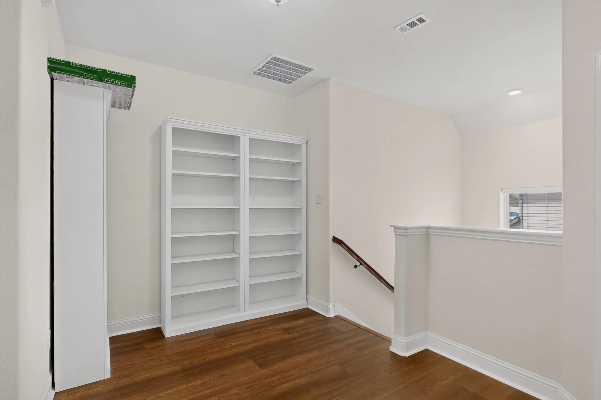 Single Family Residence For Rent in Dallas County , 12779 Friar Street, Farmers Branch, Texas 75234, 3 Bedroom, 2 Bathroom, 1 Garage spaces, 2,212 Sqft, built in 2021, mls#21390516, Real Estate Agent in Farmers Branch, Homes For Rent in Dallas county, Homes For Rent in Farmers Branch, Realtor in Farmers Branch Texas, Real Estate Brokerage Independent Realty Texas, Luminita Cordes Realtor