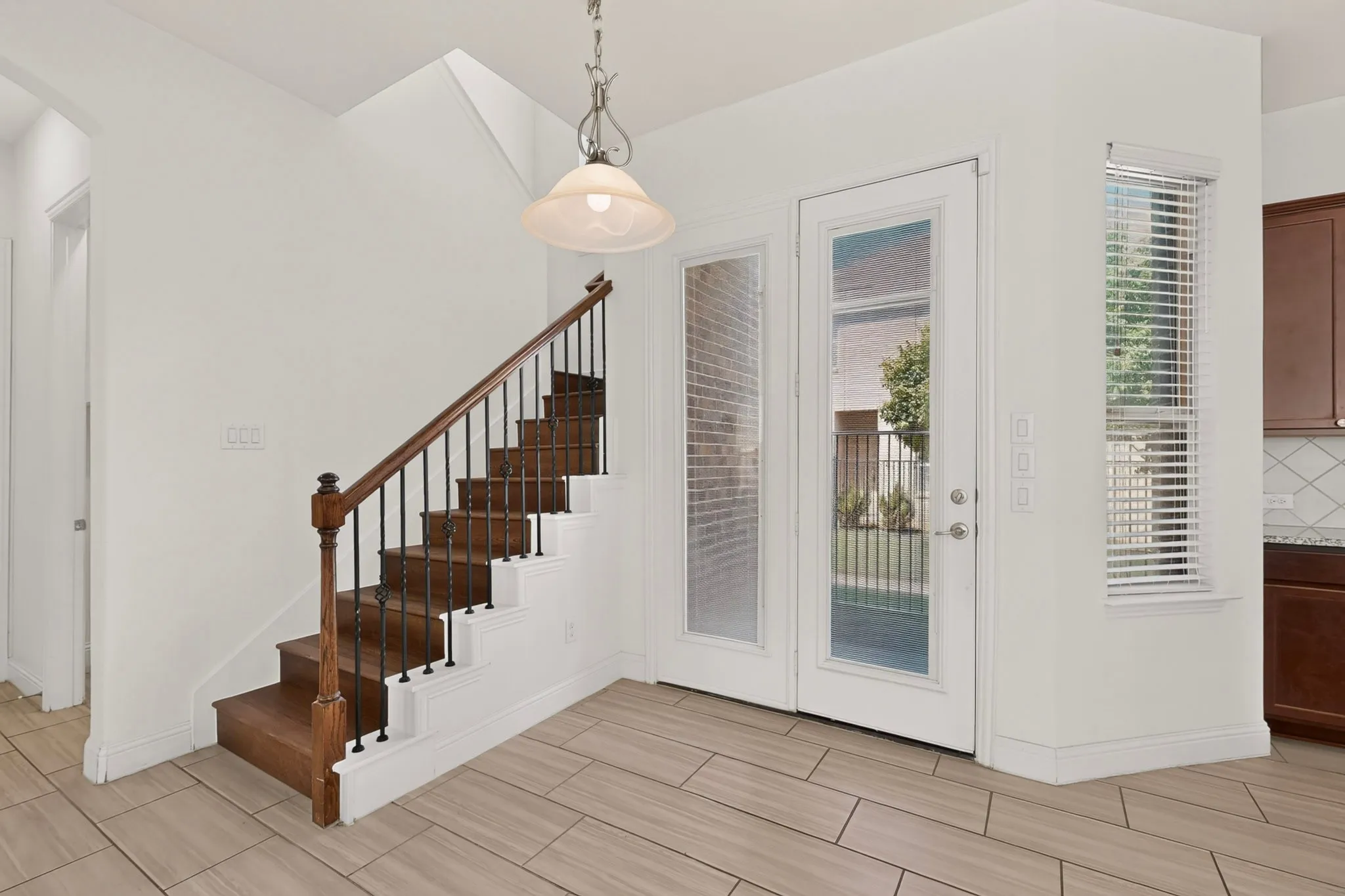 Single Family Residence For Rent in Dallas County , 12779 Friar Street, Farmers Branch, Texas 75234, 3 Bedroom, 2 Bathroom, 1 Garage spaces, 2,212 Sqft, built in 2021, mls#21390516, Real Estate Agent in Farmers Branch, Homes For Rent in Dallas county, Homes For Rent in Farmers Branch, Realtor in Farmers Branch Texas, Real Estate Brokerage Independent Realty Texas, Luminita Cordes Realtor