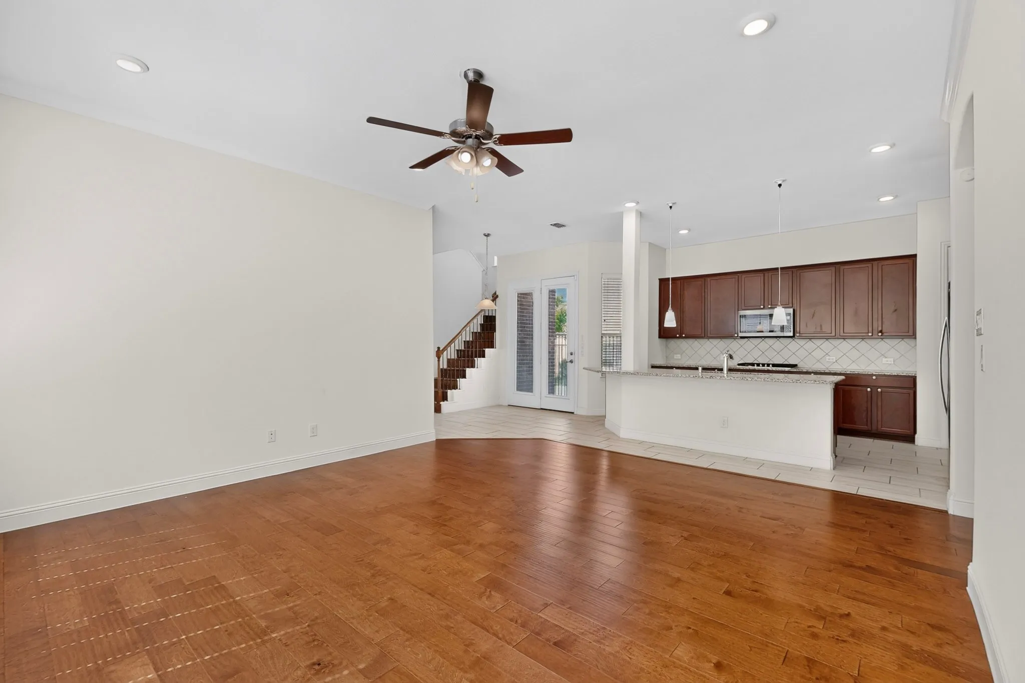 Single Family Residence For Rent in Dallas County , 12779 Friar Street, Farmers Branch, Texas 75234, 3 Bedroom, 2 Bathroom, 1 Garage spaces, 2,212 Sqft, built in 2021, mls#21390516, Real Estate Agent in Farmers Branch, Homes For Rent in Dallas county, Homes For Rent in Farmers Branch, Realtor in Farmers Branch Texas, Real Estate Brokerage Independent Realty Texas, Luminita Cordes Realtor