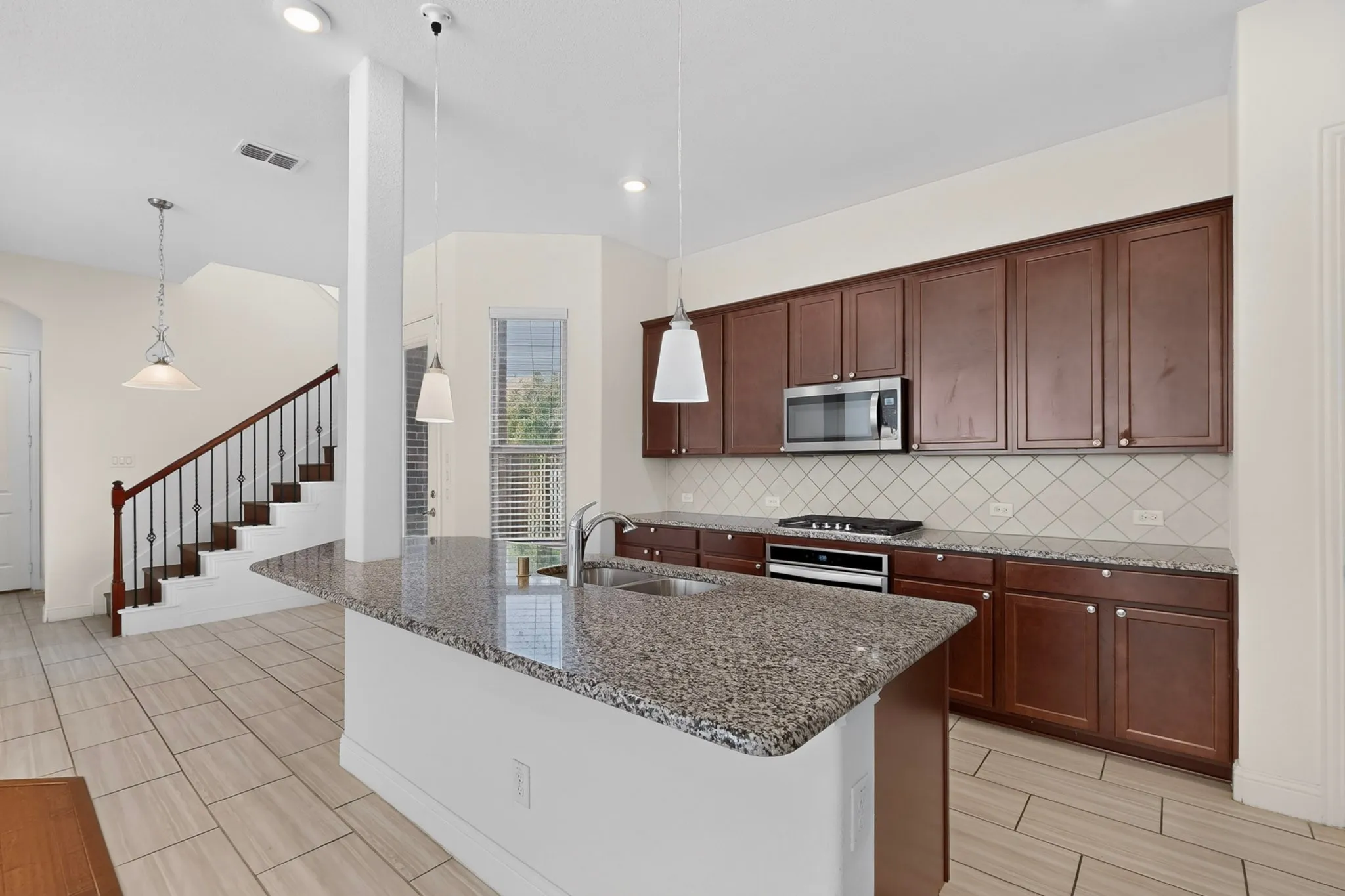 Single Family Residence For Rent in Dallas County , 12779 Friar Street, Farmers Branch, Texas 75234, 3 Bedroom, 2 Bathroom, 1 Garage spaces, 2,212 Sqft, built in 2021, mls#21390516, Real Estate Agent in Farmers Branch, Homes For Rent in Dallas county, Homes For Rent in Farmers Branch, Realtor in Farmers Branch Texas, Real Estate Brokerage Independent Realty Texas, Luminita Cordes Realtor