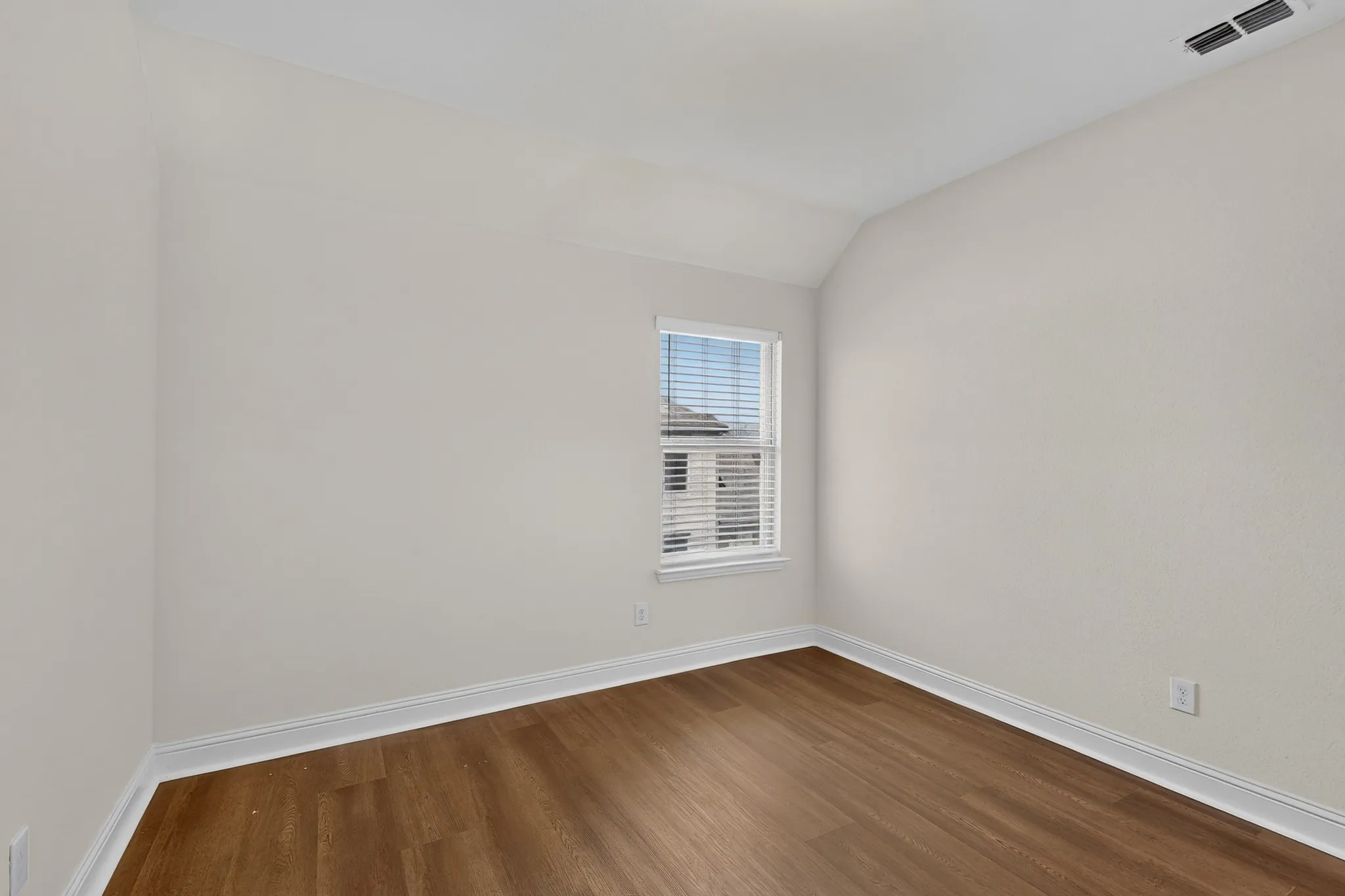 Single Family Residence For Rent in Dallas County , 12779 Friar Street, Farmers Branch, Texas 75234, 3 Bedroom, 2 Bathroom, 1 Garage spaces, 2,212 Sqft, built in 2021, mls#21390516, Real Estate Agent in Farmers Branch, Homes For Rent in Dallas county, Homes For Rent in Farmers Branch, Realtor in Farmers Branch Texas, Real Estate Brokerage Independent Realty Texas, Luminita Cordes Realtor