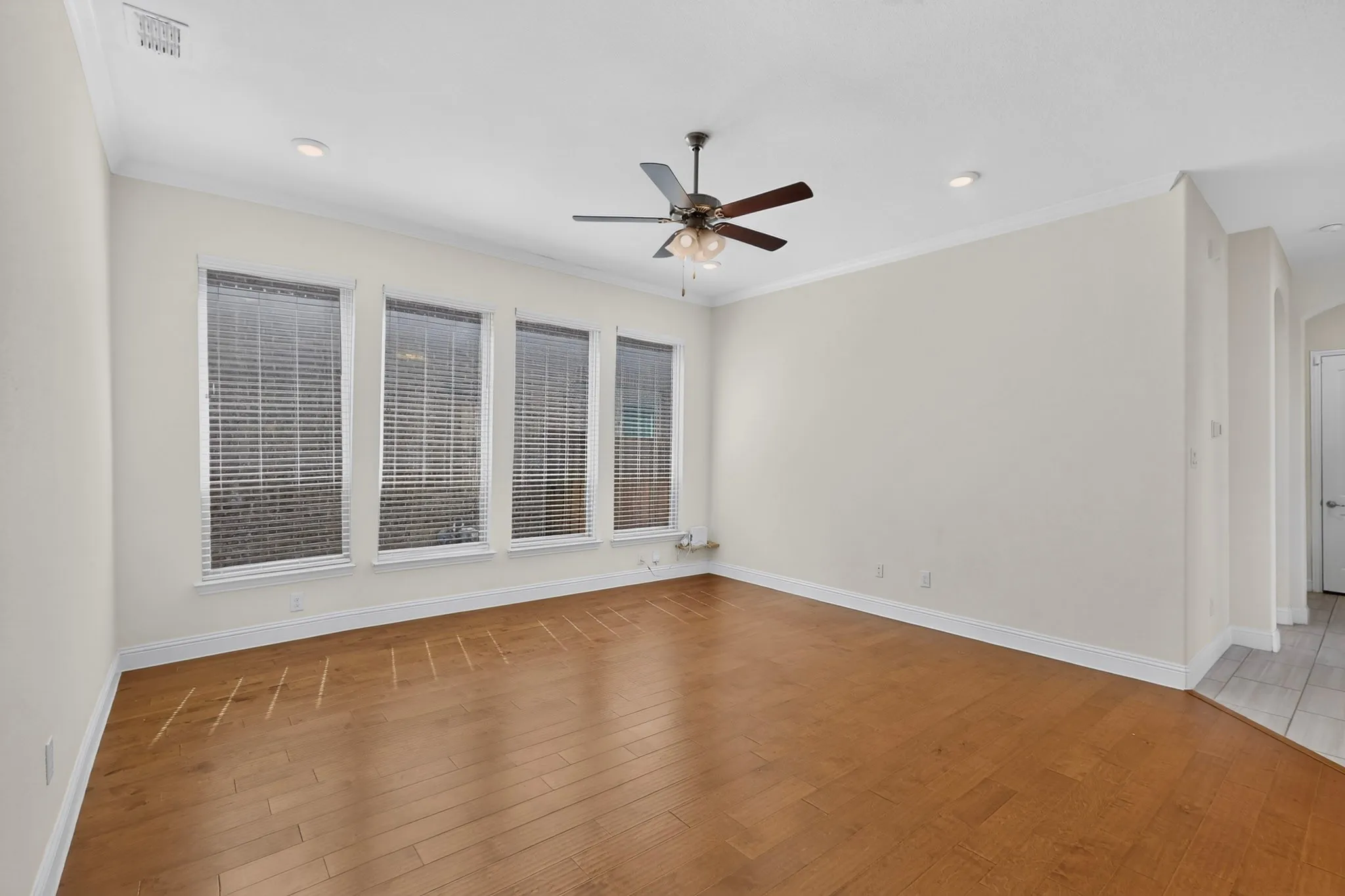Single Family Residence For Rent in Dallas County , 12779 Friar Street, Farmers Branch, Texas 75234, 3 Bedroom, 2 Bathroom, 1 Garage spaces, 2,212 Sqft, built in 2021, mls#21390516, Real Estate Agent in Farmers Branch, Homes For Rent in Dallas county, Homes For Rent in Farmers Branch, Realtor in Farmers Branch Texas, Real Estate Brokerage Independent Realty Texas, Luminita Cordes Realtor