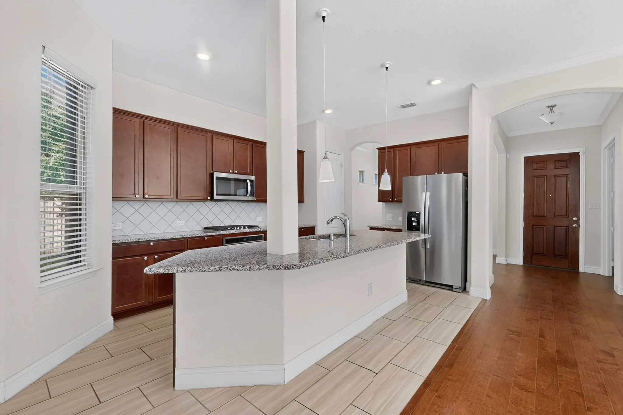 Single Family Residence For Rent in Dallas County , 12779 Friar Street, Farmers Branch, Texas 75234, 3 Bedroom, 2 Bathroom, 1 Garage spaces, 2,212 Sqft, built in 2021, mls#21390516, Real Estate Agent in Farmers Branch, Homes For Rent in Dallas county, Homes For Rent in Farmers Branch, Realtor in Farmers Branch Texas, Real Estate Brokerage Independent Realty Texas, Luminita Cordes Realtor