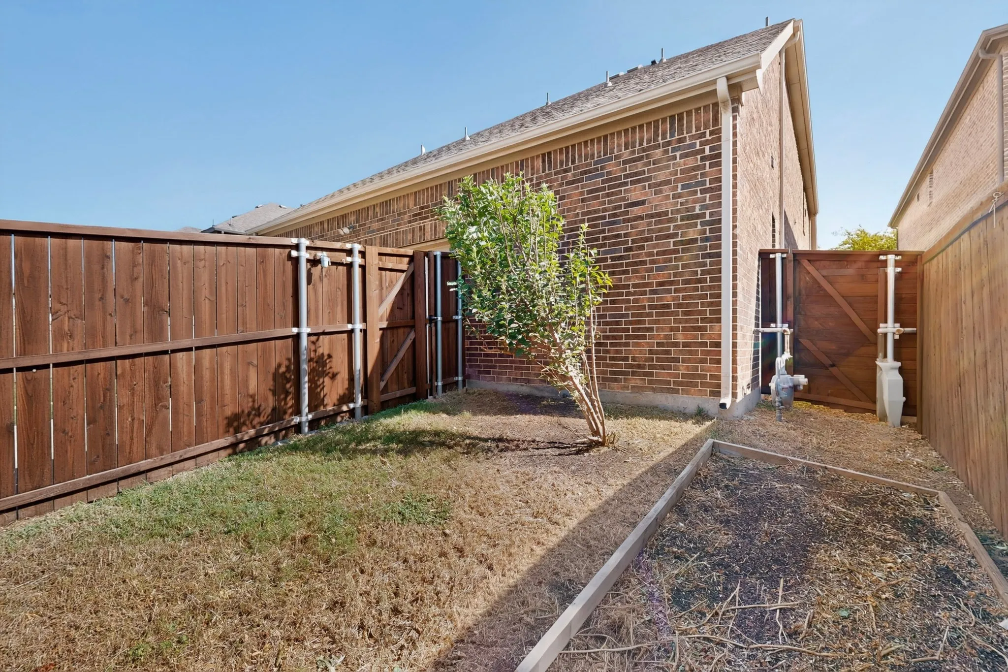 Single Family Residence For Rent in Dallas County , 12779 Friar Street, Farmers Branch, Texas 75234, 3 Bedroom, 2 Bathroom, 1 Garage spaces, 2,212 Sqft, built in 2021, mls#21390516, Real Estate Agent in Farmers Branch, Homes For Rent in Dallas county, Homes For Rent in Farmers Branch, Realtor in Farmers Branch Texas, Real Estate Brokerage Independent Realty Texas, Luminita Cordes Realtor
