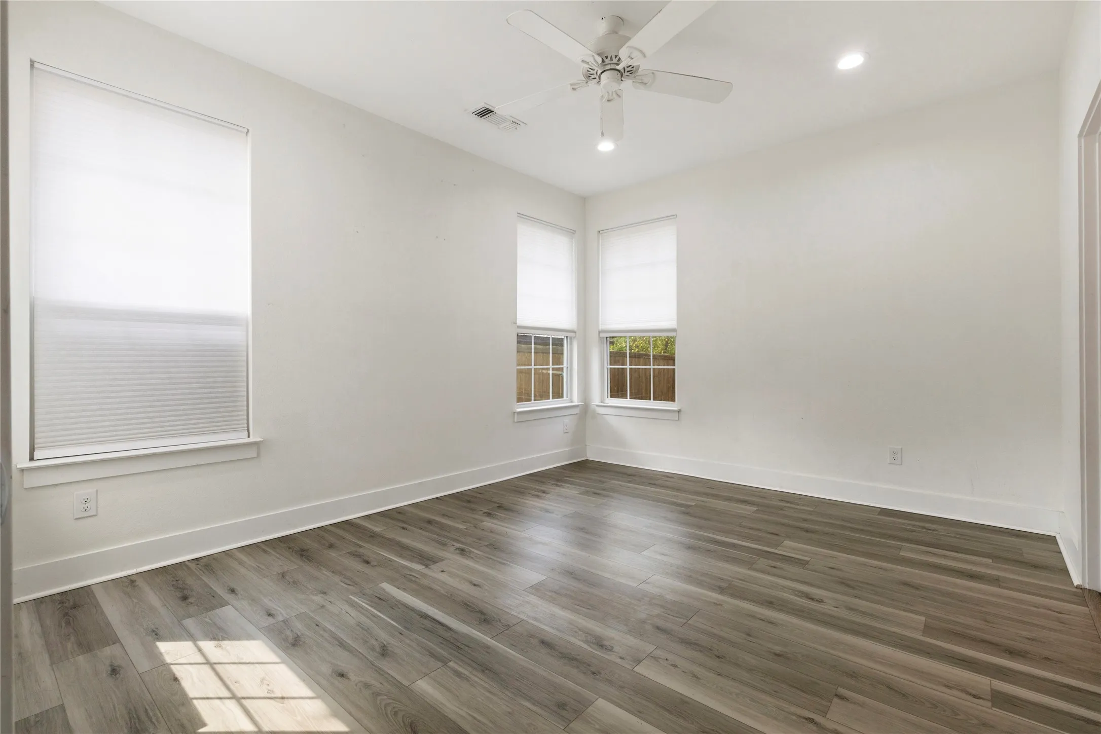 Single Family Residence For Sale in Grayson County , 406 William Street, Pottsboro, Texas 75076, 3 Bedroom, 3 Bathroom, 2 Garage spaces, 1,554 Sqft, built in 2020, mls#21390450, Real Estate Agent in Pottsboro, Homes For Sale in Grayson county, Homes For Sale in Pottsboro, Realtor in Pottsboro Texas, Real Estate Brokerage Independent Realty Texas, Luminita Cordes Realtor