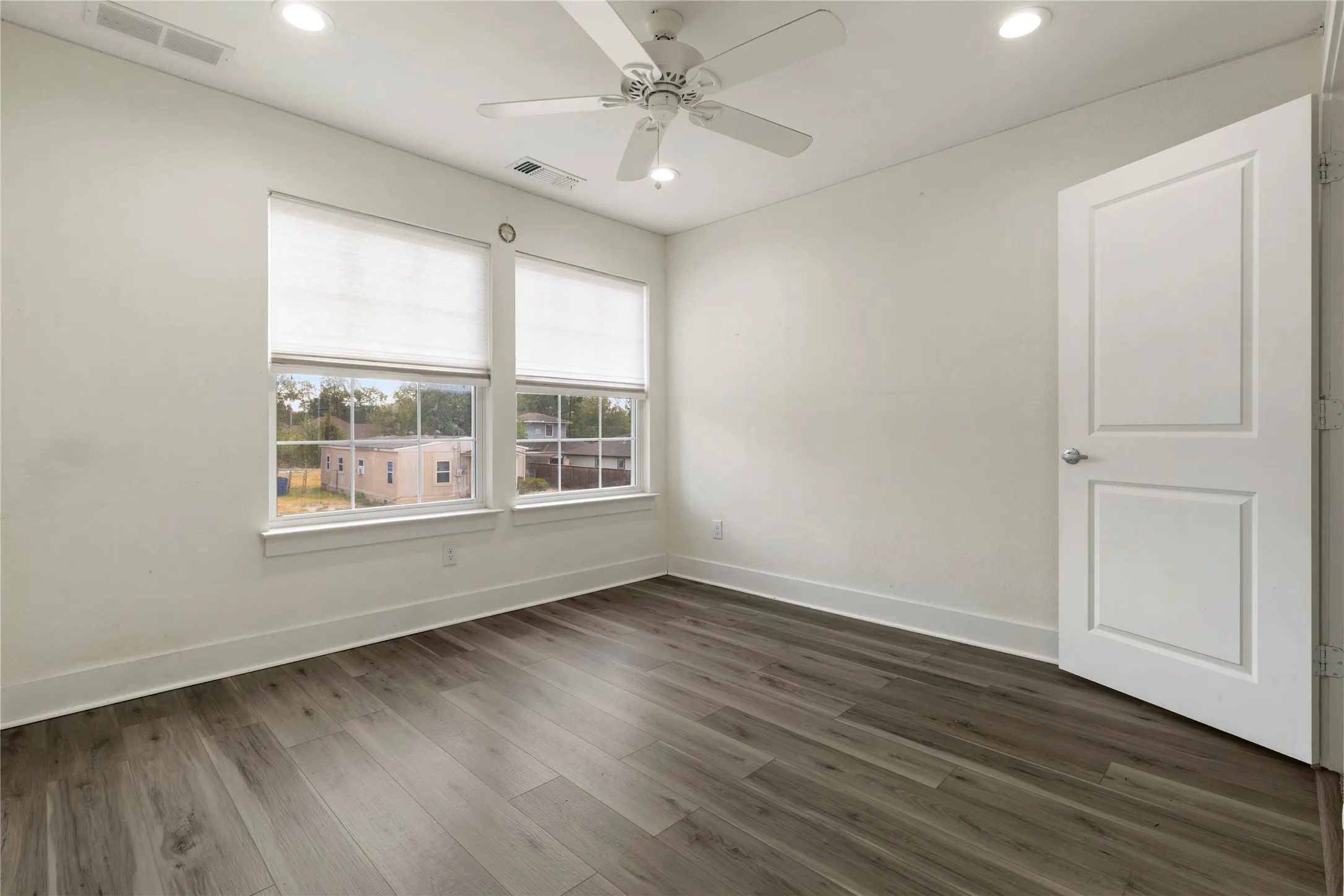 Single Family Residence For Sale in Grayson County , 406 William Street, Pottsboro, Texas 75076, 3 Bedroom, 3 Bathroom, 2 Garage spaces, 1,554 Sqft, built in 2020, mls#21390450, Real Estate Agent in Pottsboro, Homes For Sale in Grayson county, Homes For Sale in Pottsboro, Realtor in Pottsboro Texas, Real Estate Brokerage Independent Realty Texas, Luminita Cordes Realtor