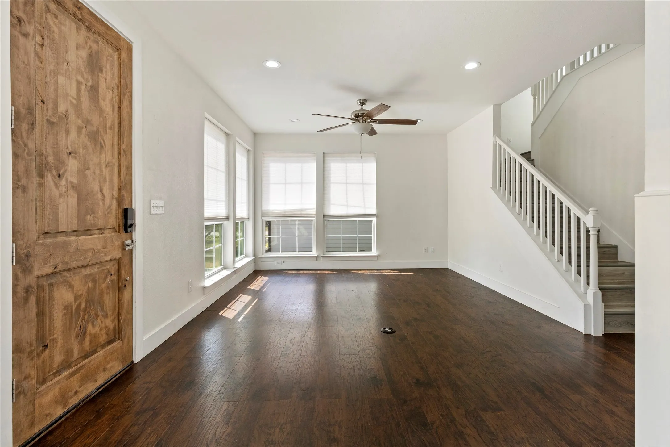 Single Family Residence For Sale in Grayson County , 406 William Street, Pottsboro, Texas 75076, 3 Bedroom, 3 Bathroom, 2 Garage spaces, 1,554 Sqft, built in 2020, mls#21390450, Real Estate Agent in Pottsboro, Homes For Sale in Grayson county, Homes For Sale in Pottsboro, Realtor in Pottsboro Texas, Real Estate Brokerage Independent Realty Texas, Luminita Cordes Realtor