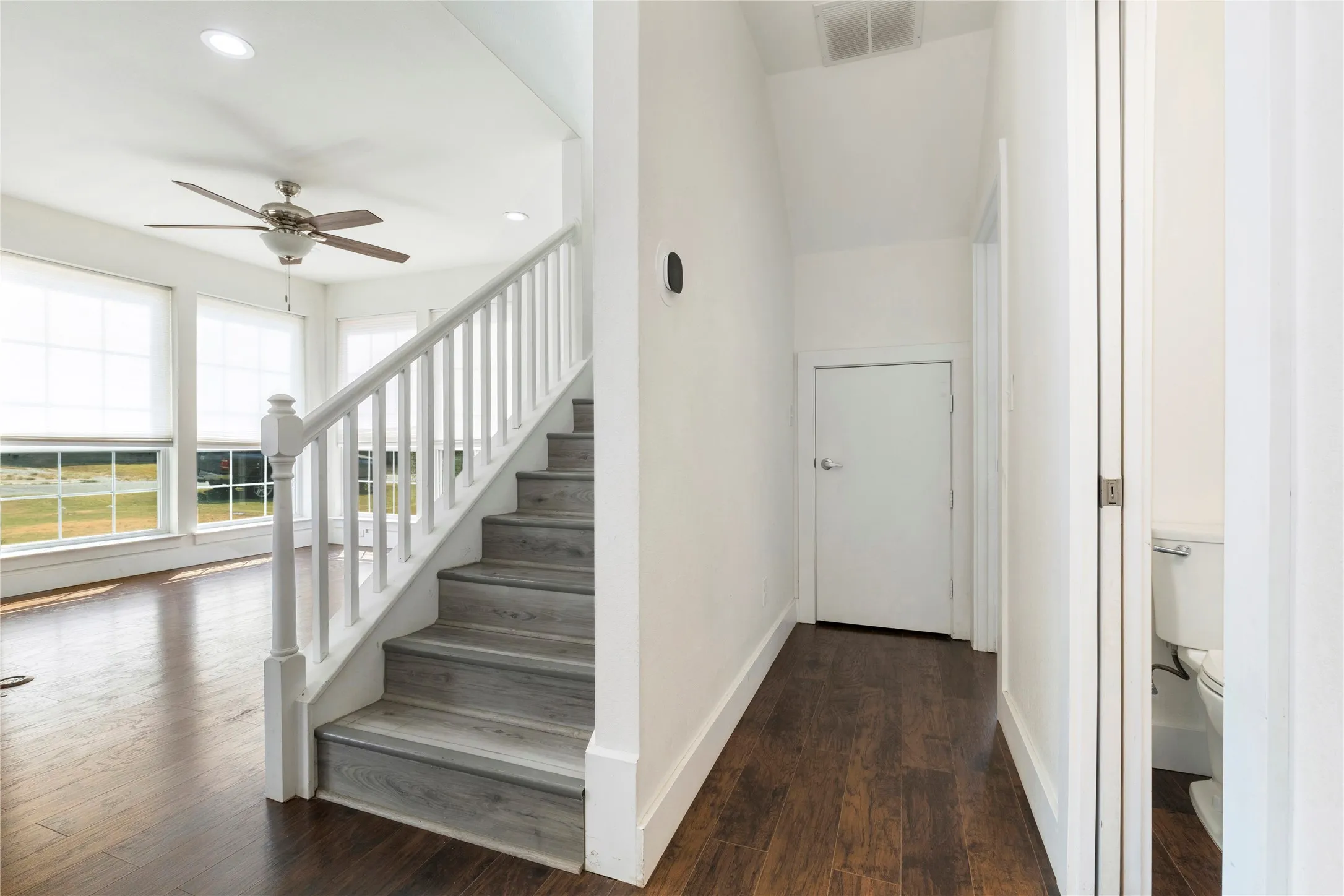 Single Family Residence For Sale in Grayson County , 406 William Street, Pottsboro, Texas 75076, 3 Bedroom, 3 Bathroom, 2 Garage spaces, 1,554 Sqft, built in 2020, mls#21390450, Real Estate Agent in Pottsboro, Homes For Sale in Grayson county, Homes For Sale in Pottsboro, Realtor in Pottsboro Texas, Real Estate Brokerage Independent Realty Texas, Luminita Cordes Realtor