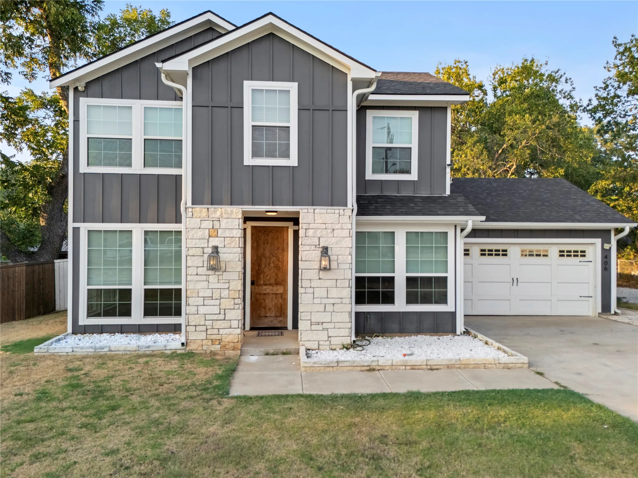 Single Family Residence For Sale in Grayson County , 406 William Street, Pottsboro, Texas 75076, 3 Bedroom, 3 Bathroom, 2 Garage spaces, 1,554 Sqft, built in 2020, mls#21390450, Real Estate Agent in Pottsboro, Homes For Sale in Grayson county, Homes For Sale in Pottsboro, Realtor in Pottsboro Texas, Real Estate Brokerage Independent Realty Texas, Luminita Cordes Realtor