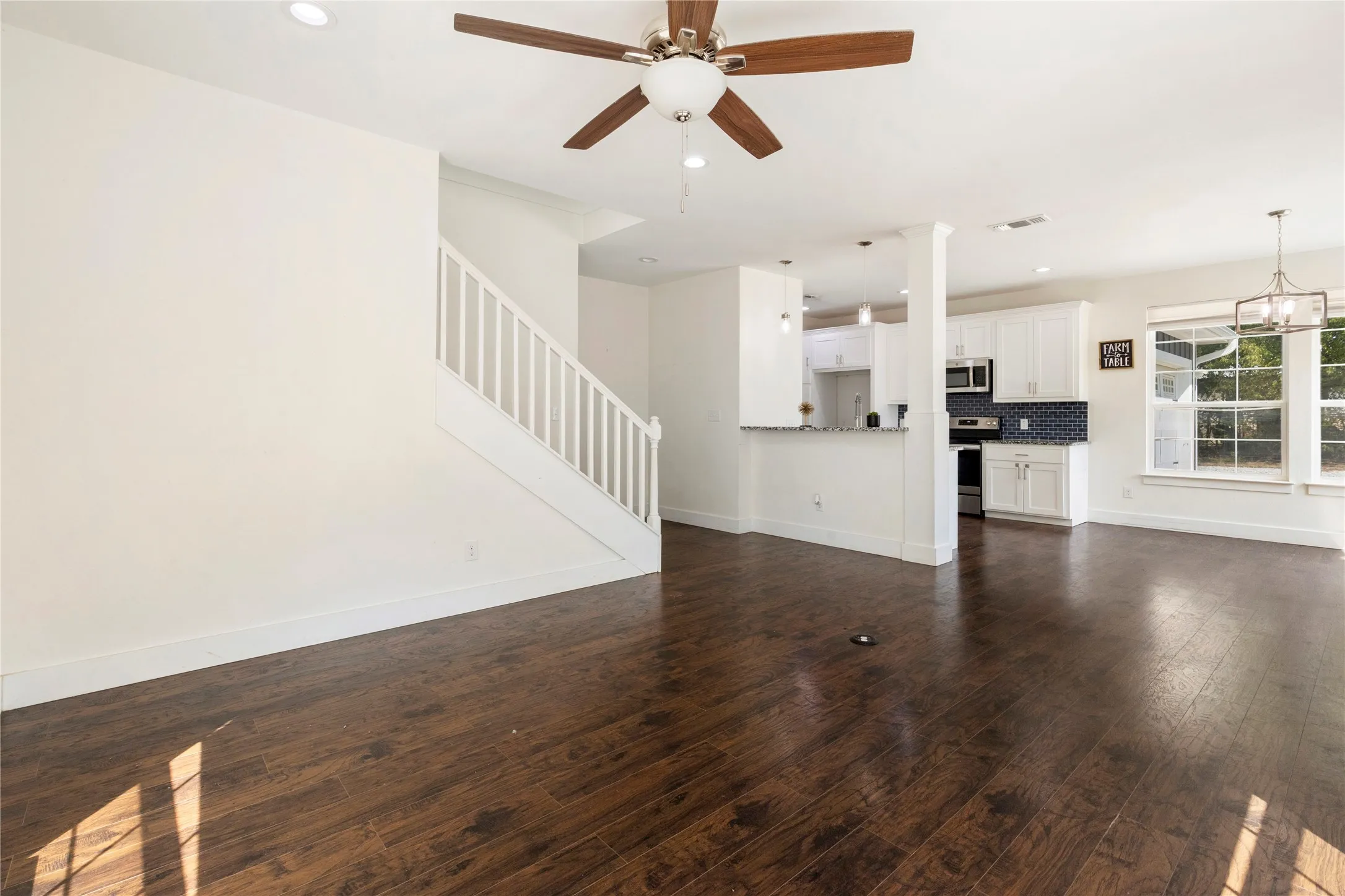 Single Family Residence For Sale in Grayson County , 406 William Street, Pottsboro, Texas 75076, 3 Bedroom, 3 Bathroom, 2 Garage spaces, 1,554 Sqft, built in 2020, mls#21390450, Real Estate Agent in Pottsboro, Homes For Sale in Grayson county, Homes For Sale in Pottsboro, Realtor in Pottsboro Texas, Real Estate Brokerage Independent Realty Texas, Luminita Cordes Realtor