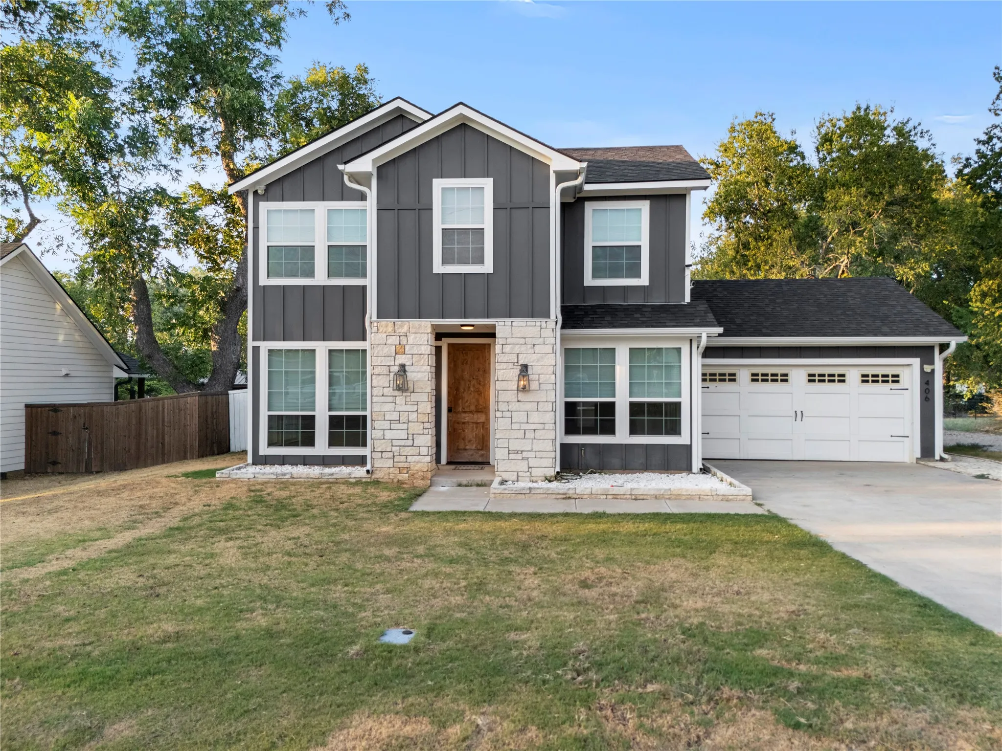 Single Family Residence For Sale in Grayson County , 406 William Street, Pottsboro, Texas 75076, 3 Bedroom, 3 Bathroom, 2 Garage spaces, 1,554 Sqft, built in 2020, mls#21390450, Real Estate Agent in Pottsboro, Homes For Sale in Grayson county, Homes For Sale in Pottsboro, Realtor in Pottsboro Texas, Real Estate Brokerage Independent Realty Texas, Luminita Cordes Realtor