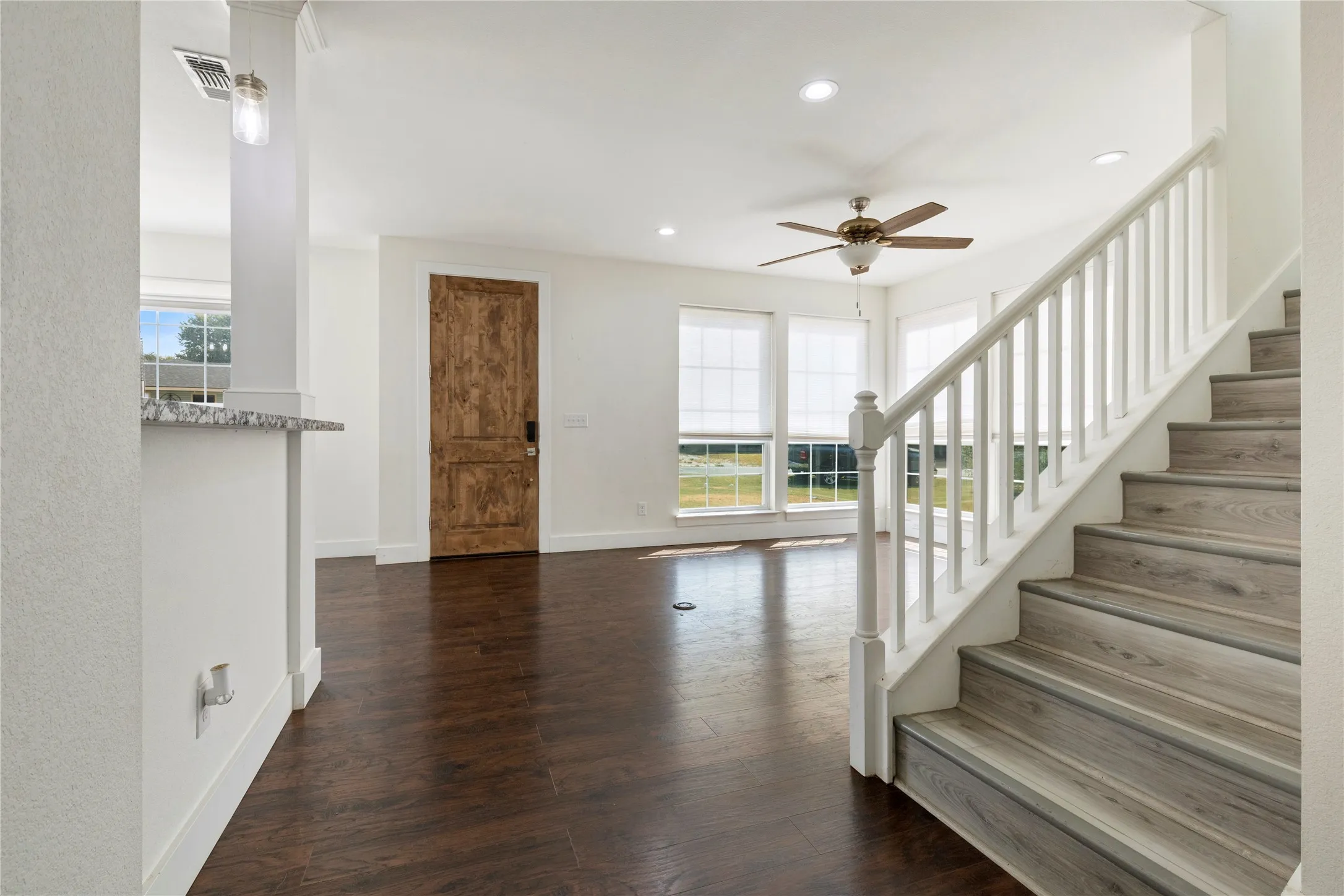 Single Family Residence For Sale in Grayson County , 406 William Street, Pottsboro, Texas 75076, 3 Bedroom, 3 Bathroom, 2 Garage spaces, 1,554 Sqft, built in 2020, mls#21390450, Real Estate Agent in Pottsboro, Homes For Sale in Grayson county, Homes For Sale in Pottsboro, Realtor in Pottsboro Texas, Real Estate Brokerage Independent Realty Texas, Luminita Cordes Realtor