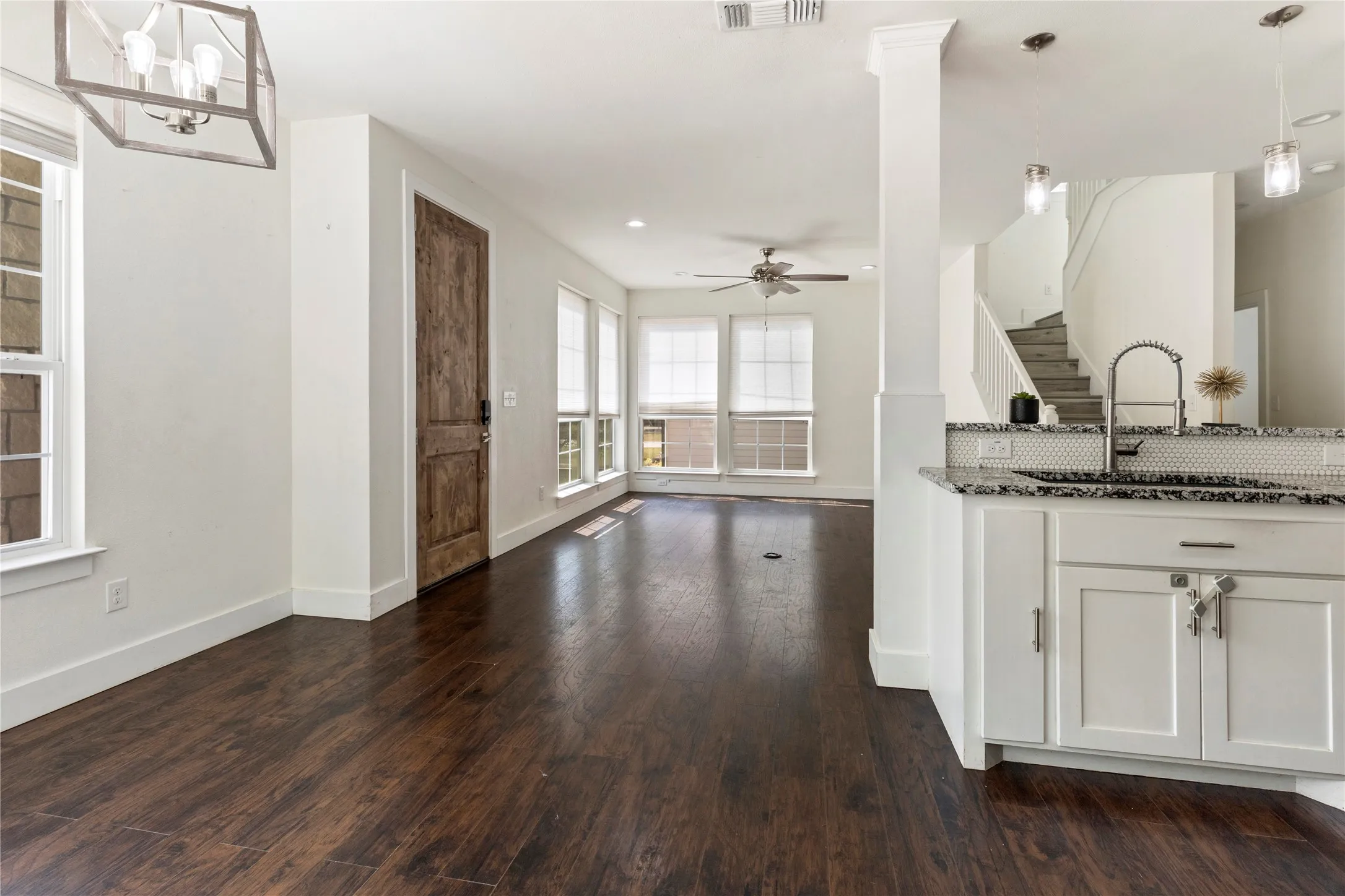 Single Family Residence For Sale in Grayson County , 406 William Street, Pottsboro, Texas 75076, 3 Bedroom, 3 Bathroom, 2 Garage spaces, 1,554 Sqft, built in 2020, mls#21390450, Real Estate Agent in Pottsboro, Homes For Sale in Grayson county, Homes For Sale in Pottsboro, Realtor in Pottsboro Texas, Real Estate Brokerage Independent Realty Texas, Luminita Cordes Realtor