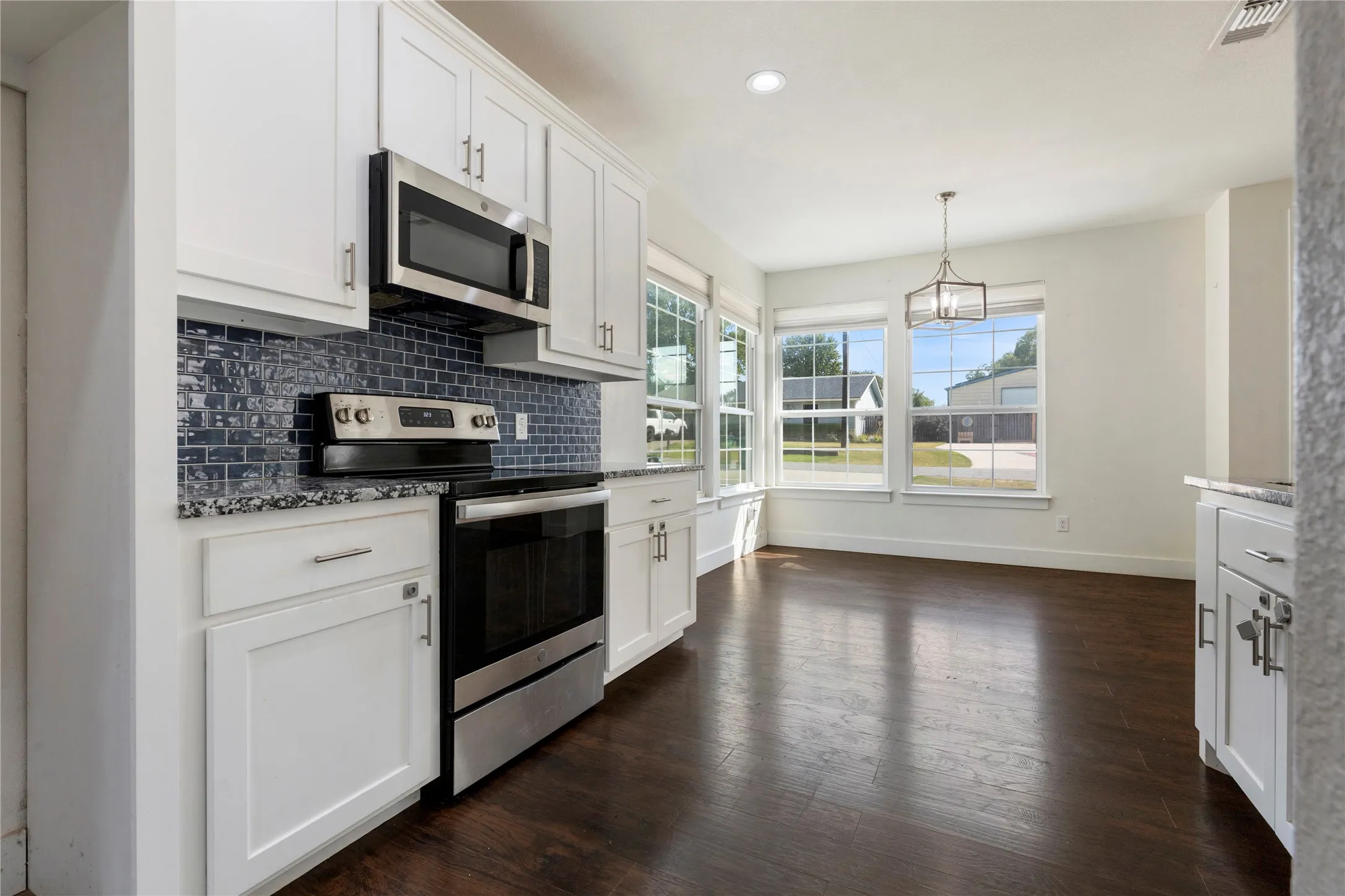 Single Family Residence For Sale in Grayson County , 406 William Street, Pottsboro, Texas 75076, 3 Bedroom, 3 Bathroom, 2 Garage spaces, 1,554 Sqft, built in 2020, mls#21390450, Real Estate Agent in Pottsboro, Homes For Sale in Grayson county, Homes For Sale in Pottsboro, Realtor in Pottsboro Texas, Real Estate Brokerage Independent Realty Texas, Luminita Cordes Realtor