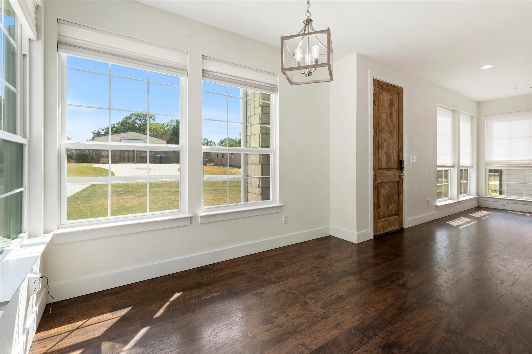Single Family Residence For Sale in Grayson County , 406 William Street, Pottsboro, Texas 75076, 3 Bedroom, 3 Bathroom, 2 Garage spaces, 1,554 Sqft, built in 2020, mls#21390450, Real Estate Agent in Pottsboro, Homes For Sale in Grayson county, Homes For Sale in Pottsboro, Realtor in Pottsboro Texas, Real Estate Brokerage Independent Realty Texas, Luminita Cordes Realtor