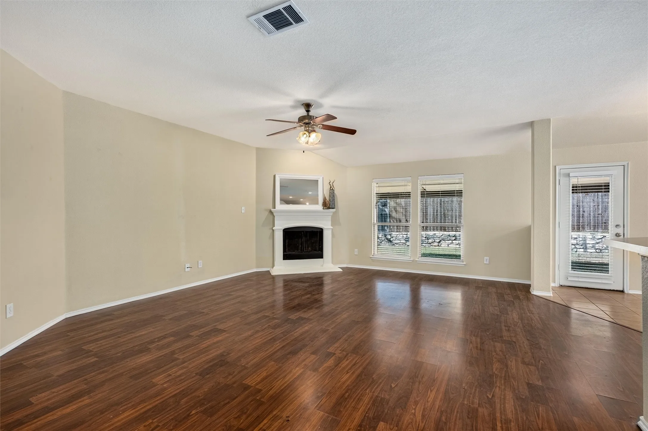Single Family Residence For Sale in Collin County , 2060 Meadow Park Drive, Princeton, Texas 75407, 3 Bedroom, 2 Bathroom, 2 Garage spaces, 1,686 Sqft, built in 2012, mls#21387055, Real Estate Agent in Princeton, Homes For Sale in Collin county, Homes For Sale in Princeton, Realtor in Princeton Texas, Real Estate Brokerage Independent Realty Texas, Luminita Cordes Realtor