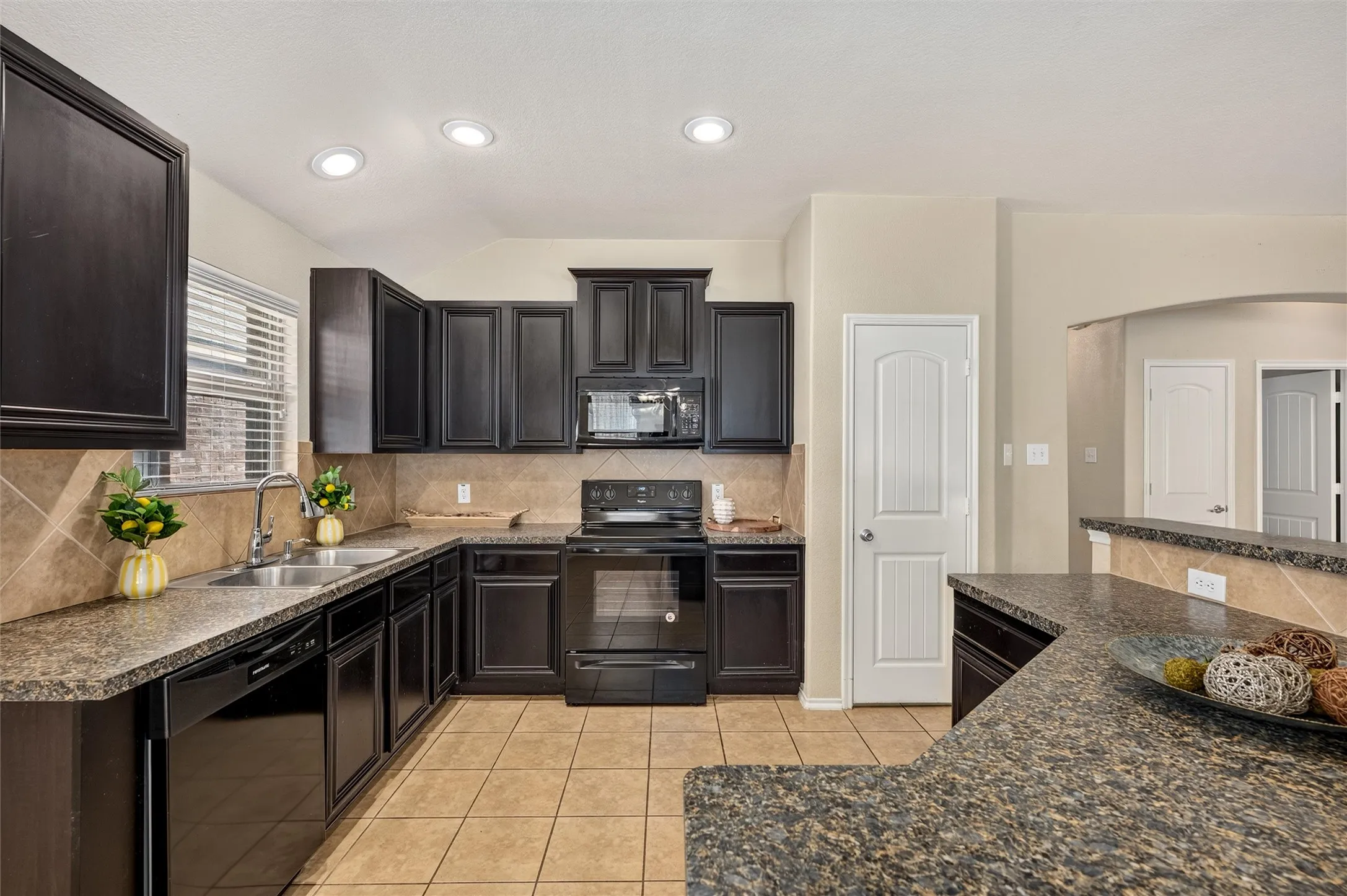 Single Family Residence For Sale in Collin County , 2060 Meadow Park Drive, Princeton, Texas 75407, 3 Bedroom, 2 Bathroom, 2 Garage spaces, 1,686 Sqft, built in 2012, mls#21387055, Real Estate Agent in Princeton, Homes For Sale in Collin county, Homes For Sale in Princeton, Realtor in Princeton Texas, Real Estate Brokerage Independent Realty Texas, Luminita Cordes Realtor