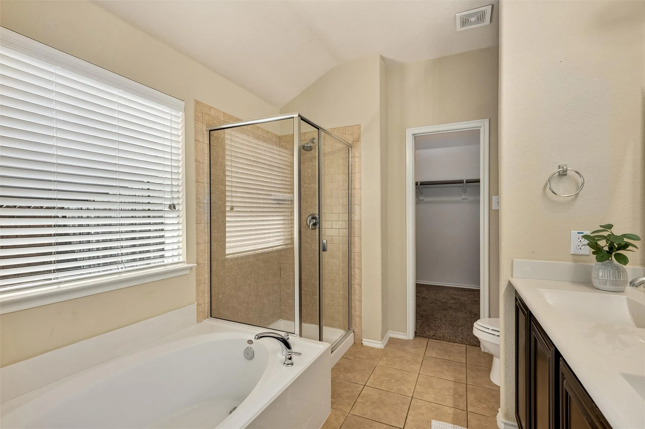 Single Family Residence For Sale in Collin County , 2060 Meadow Park Drive, Princeton, Texas 75407, 3 Bedroom, 2 Bathroom, 2 Garage spaces, 1,686 Sqft, built in 2012, mls#21387055, Real Estate Agent in Princeton, Homes For Sale in Collin county, Homes For Sale in Princeton, Realtor in Princeton Texas, Real Estate Brokerage Independent Realty Texas, Luminita Cordes Realtor