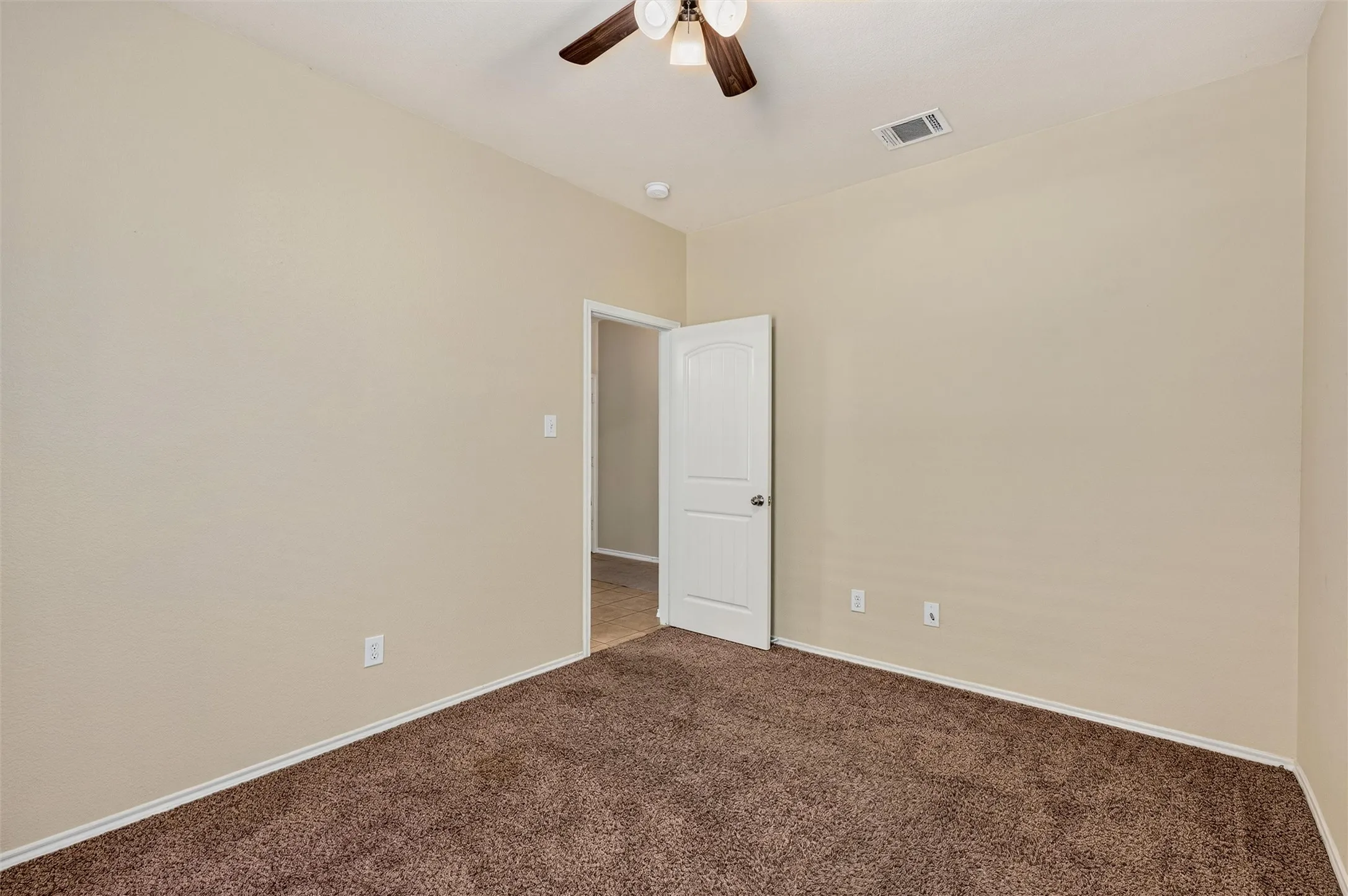 Single Family Residence For Sale in Collin County , 2060 Meadow Park Drive, Princeton, Texas 75407, 3 Bedroom, 2 Bathroom, 2 Garage spaces, 1,686 Sqft, built in 2012, mls#21387055, Real Estate Agent in Princeton, Homes For Sale in Collin county, Homes For Sale in Princeton, Realtor in Princeton Texas, Real Estate Brokerage Independent Realty Texas, Luminita Cordes Realtor