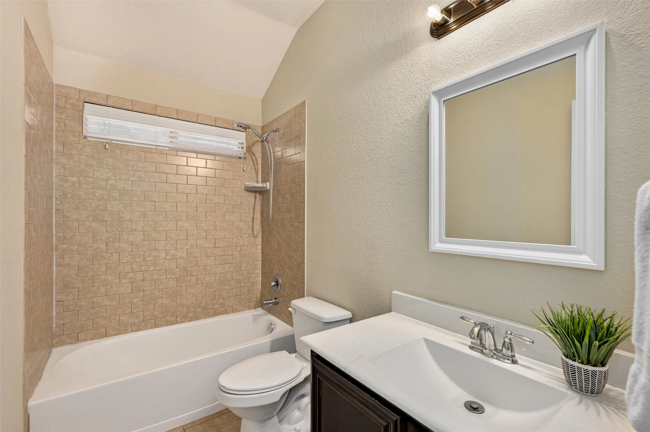 Full guest bathroom
