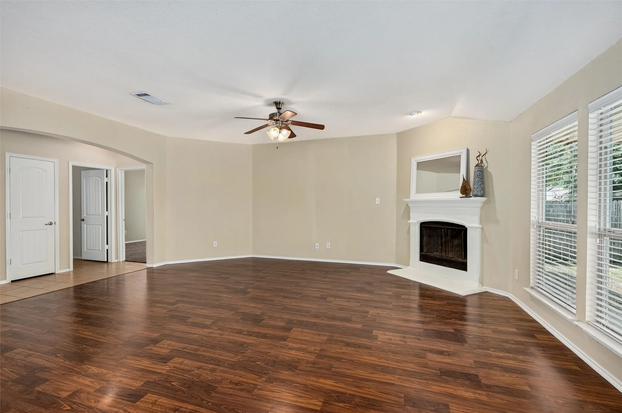Single Family Residence For Sale in Collin County , 2060 Meadow Park Drive, Princeton, Texas 75407, 3 Bedroom, 2 Bathroom, 2 Garage spaces, 1,686 Sqft, built in 2012, mls#21387055, Real Estate Agent in Princeton, Homes For Sale in Collin county, Homes For Sale in Princeton, Realtor in Princeton Texas, Real Estate Brokerage Independent Realty Texas, Luminita Cordes Realtor