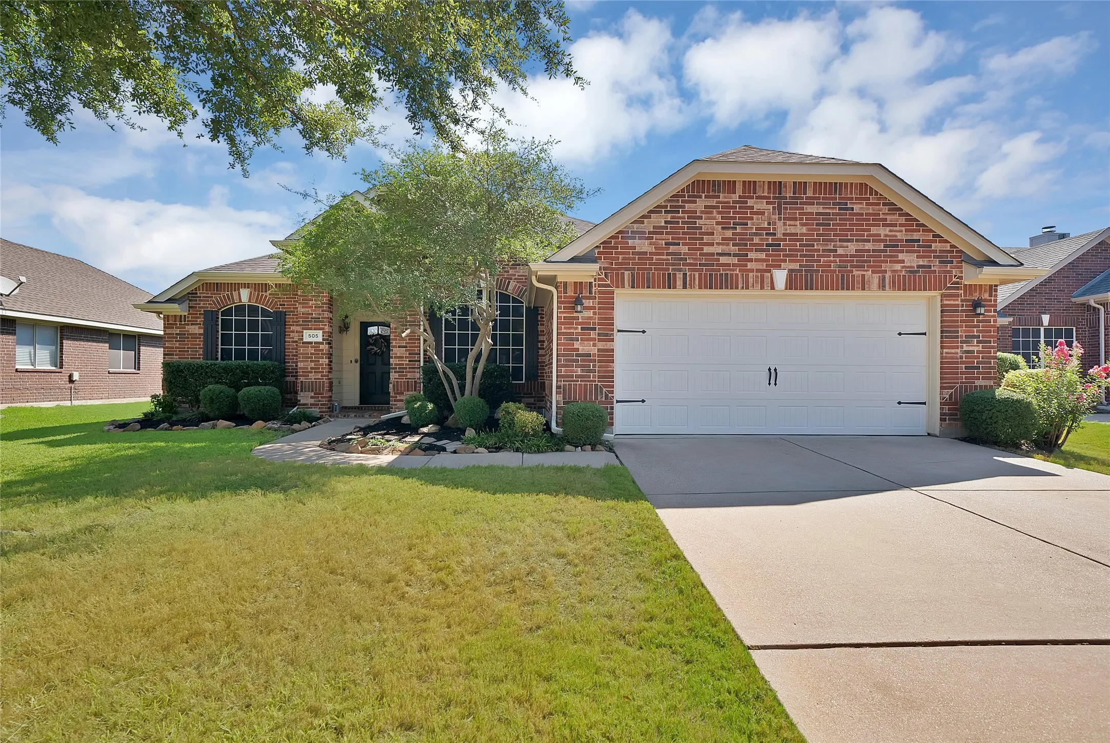 Single Family Residence For Sale in Tarrant County , 505 Victory Lane, Mansfield, Texas 76063, 4 Bedroom, 2 Bathroom, 2 Garage spaces, 2,356 Sqft, built in 2003, mls#21390460, Real Estate Agent in Mansfield, Homes For Sale in Tarrant county, Homes For Sale in Mansfield, Realtor in Mansfield Texas, Real Estate Brokerage Independent Realty Texas, Luminita Cordes Realtor