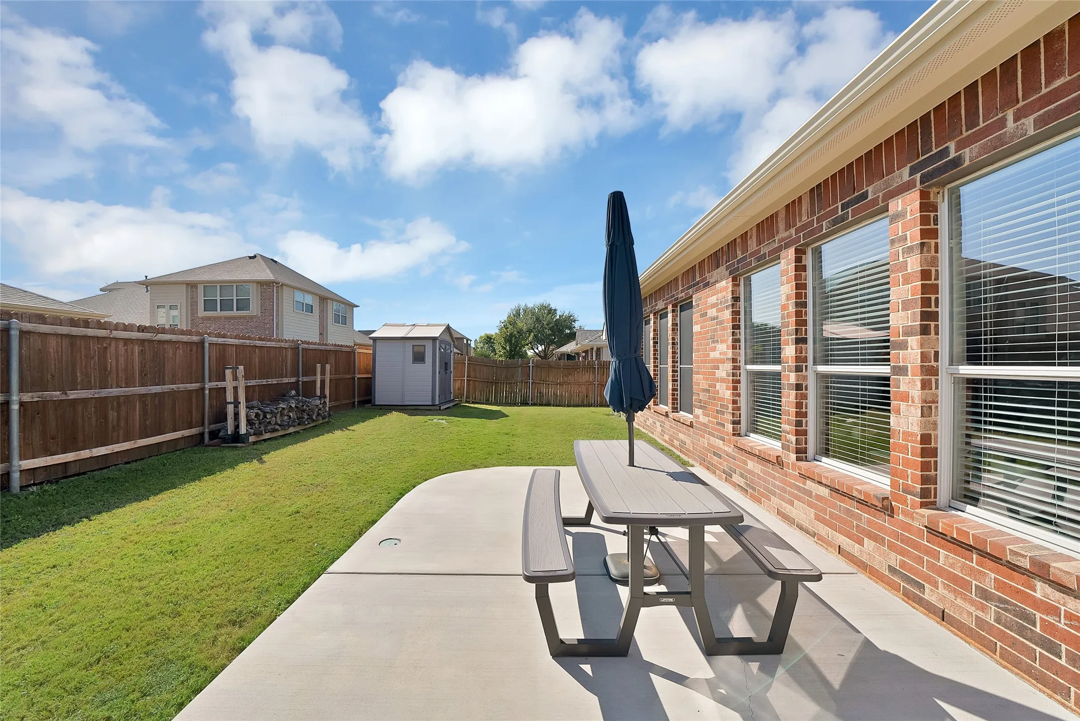 Single Family Residence For Sale in Tarrant County , 505 Victory Lane, Mansfield, Texas 76063, 4 Bedroom, 2 Bathroom, 2 Garage spaces, 2,356 Sqft, built in 2003, mls#21390460, Real Estate Agent in Mansfield, Homes For Sale in Tarrant county, Homes For Sale in Mansfield, Realtor in Mansfield Texas, Real Estate Brokerage Independent Realty Texas, Luminita Cordes Realtor