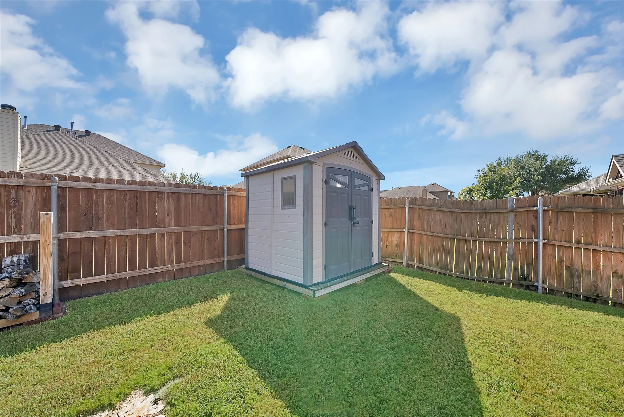 Single Family Residence For Sale in Tarrant County , 505 Victory Lane, Mansfield, Texas 76063, 4 Bedroom, 2 Bathroom, 2 Garage spaces, 2,356 Sqft, built in 2003, mls#21390460, Real Estate Agent in Mansfield, Homes For Sale in Tarrant county, Homes For Sale in Mansfield, Realtor in Mansfield Texas, Real Estate Brokerage Independent Realty Texas, Luminita Cordes Realtor