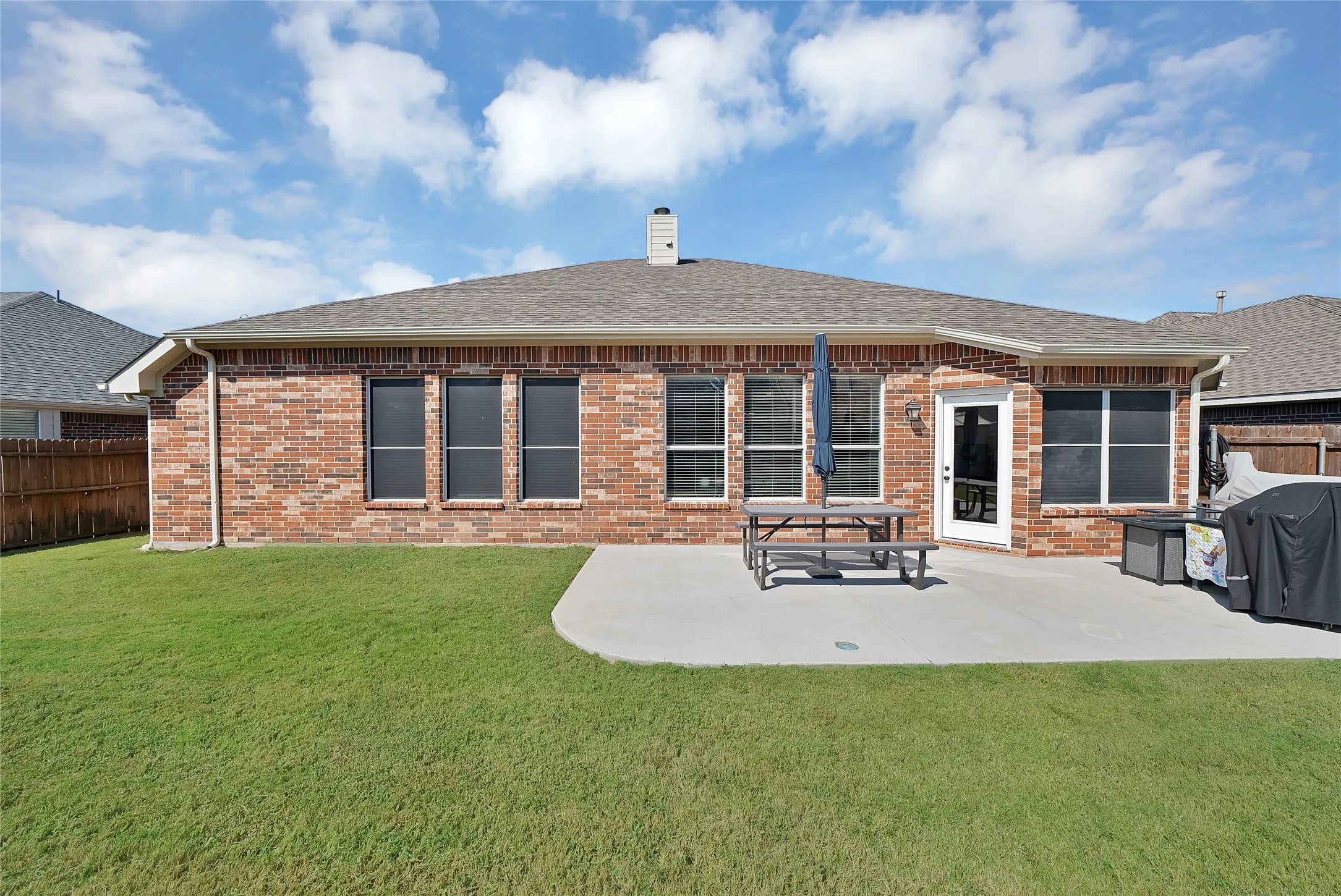 Single Family Residence For Sale in Tarrant County , 505 Victory Lane, Mansfield, Texas 76063, 4 Bedroom, 2 Bathroom, 2 Garage spaces, 2,356 Sqft, built in 2003, mls#21390460, Real Estate Agent in Mansfield, Homes For Sale in Tarrant county, Homes For Sale in Mansfield, Realtor in Mansfield Texas, Real Estate Brokerage Independent Realty Texas, Luminita Cordes Realtor