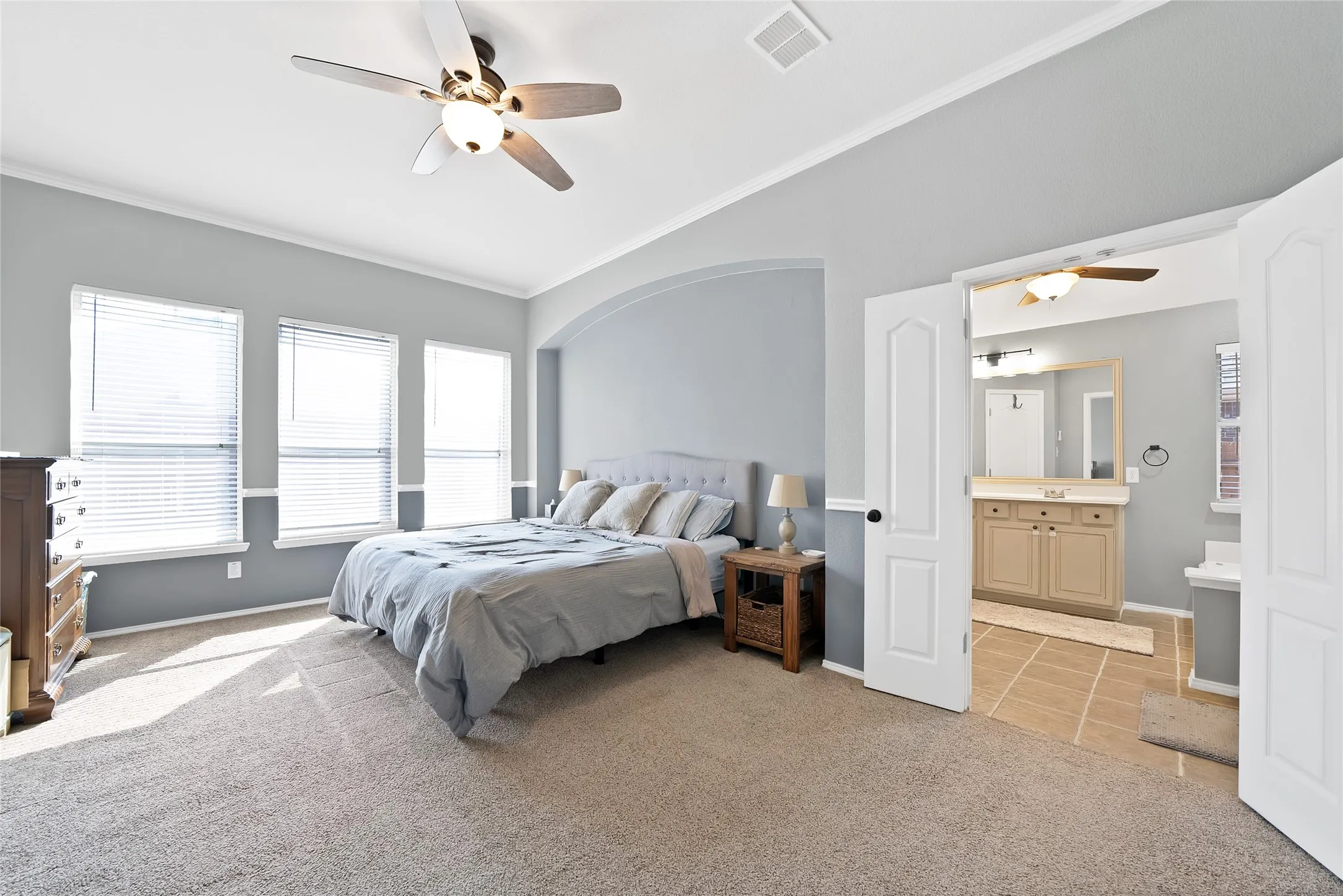 Single Family Residence For Sale in Tarrant County , 505 Victory Lane, Mansfield, Texas 76063, 4 Bedroom, 2 Bathroom, 2 Garage spaces, 2,356 Sqft, built in 2003, mls#21390460, Real Estate Agent in Mansfield, Homes For Sale in Tarrant county, Homes For Sale in Mansfield, Realtor in Mansfield Texas, Real Estate Brokerage Independent Realty Texas, Luminita Cordes Realtor