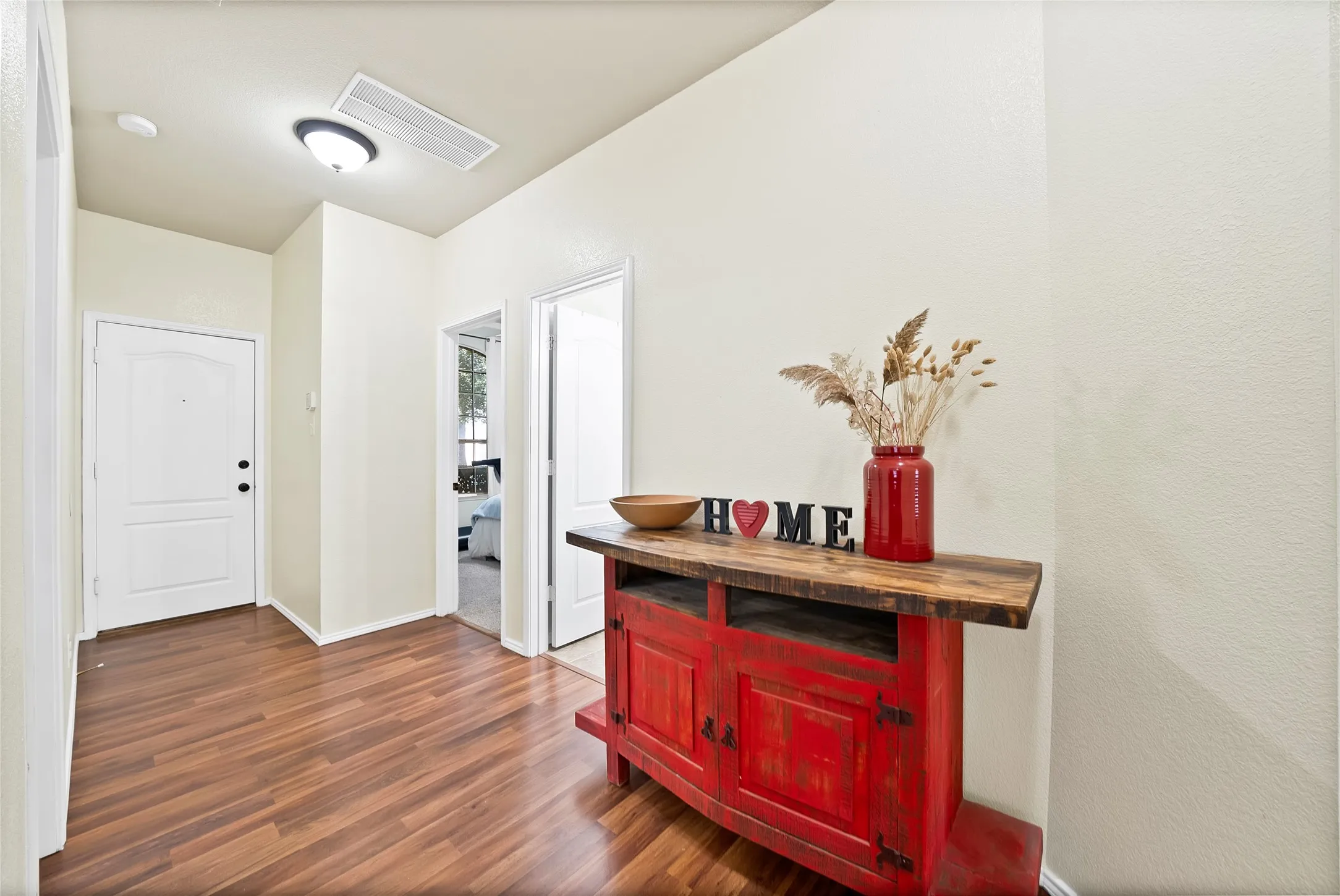 Single Family Residence For Sale in Tarrant County , 505 Victory Lane, Mansfield, Texas 76063, 4 Bedroom, 2 Bathroom, 2 Garage spaces, 2,356 Sqft, built in 2003, mls#21390460, Real Estate Agent in Mansfield, Homes For Sale in Tarrant county, Homes For Sale in Mansfield, Realtor in Mansfield Texas, Real Estate Brokerage Independent Realty Texas, Luminita Cordes Realtor