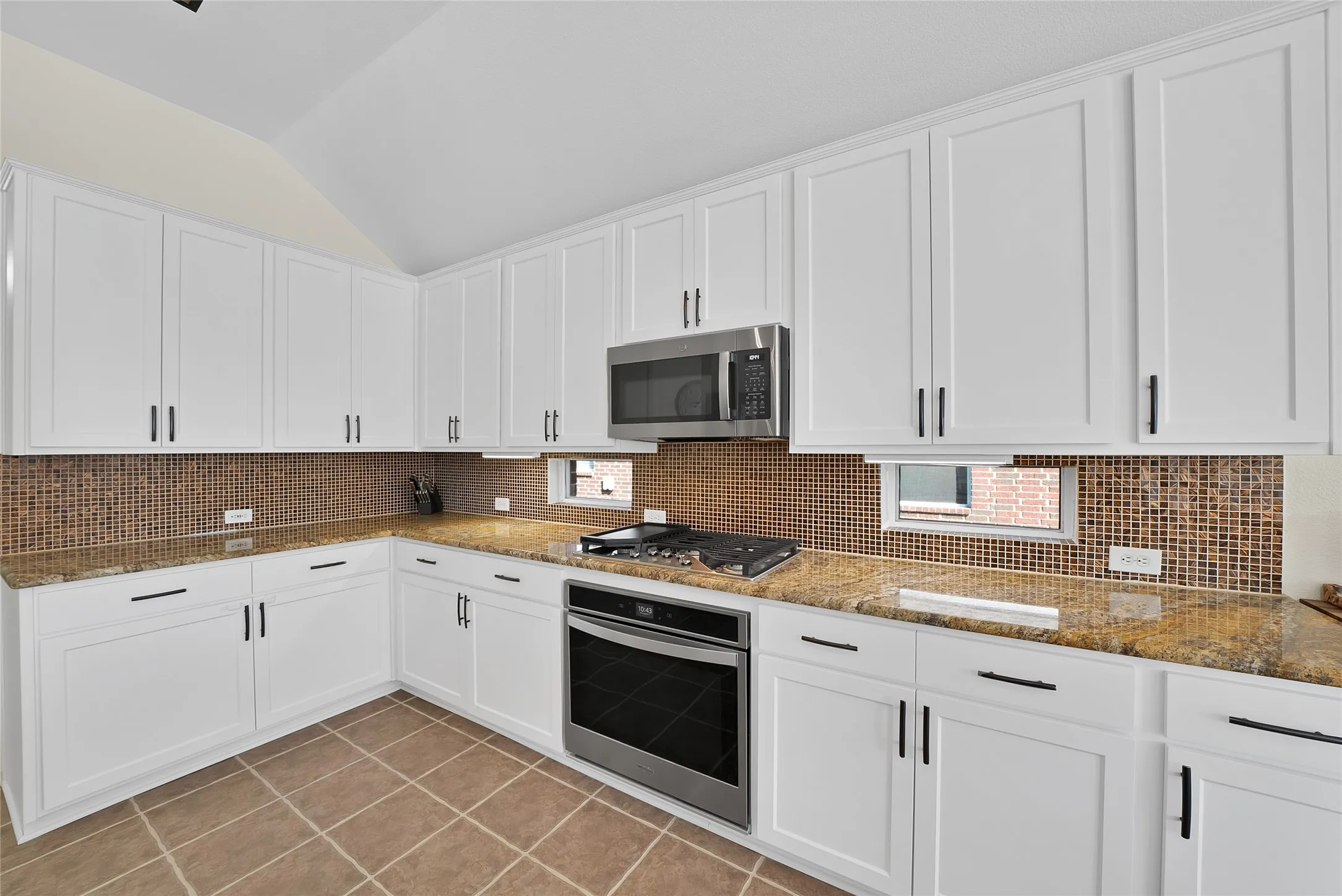 Single Family Residence For Sale in Tarrant County , 505 Victory Lane, Mansfield, Texas 76063, 4 Bedroom, 2 Bathroom, 2 Garage spaces, 2,356 Sqft, built in 2003, mls#21390460, Real Estate Agent in Mansfield, Homes For Sale in Tarrant county, Homes For Sale in Mansfield, Realtor in Mansfield Texas, Real Estate Brokerage Independent Realty Texas, Luminita Cordes Realtor