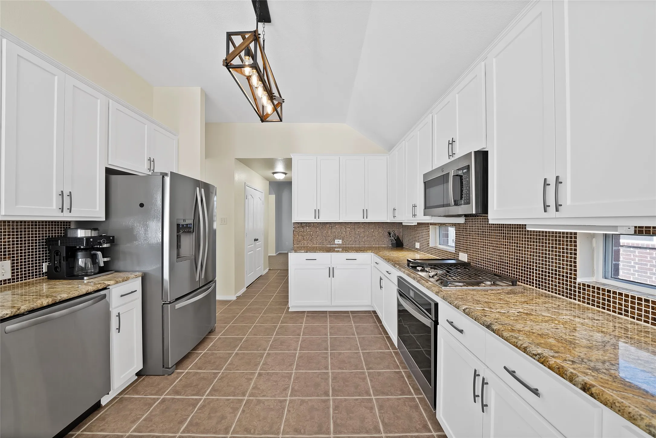 Single Family Residence For Sale in Tarrant County , 505 Victory Lane, Mansfield, Texas 76063, 4 Bedroom, 2 Bathroom, 2 Garage spaces, 2,356 Sqft, built in 2003, mls#21390460, Real Estate Agent in Mansfield, Homes For Sale in Tarrant county, Homes For Sale in Mansfield, Realtor in Mansfield Texas, Real Estate Brokerage Independent Realty Texas, Luminita Cordes Realtor