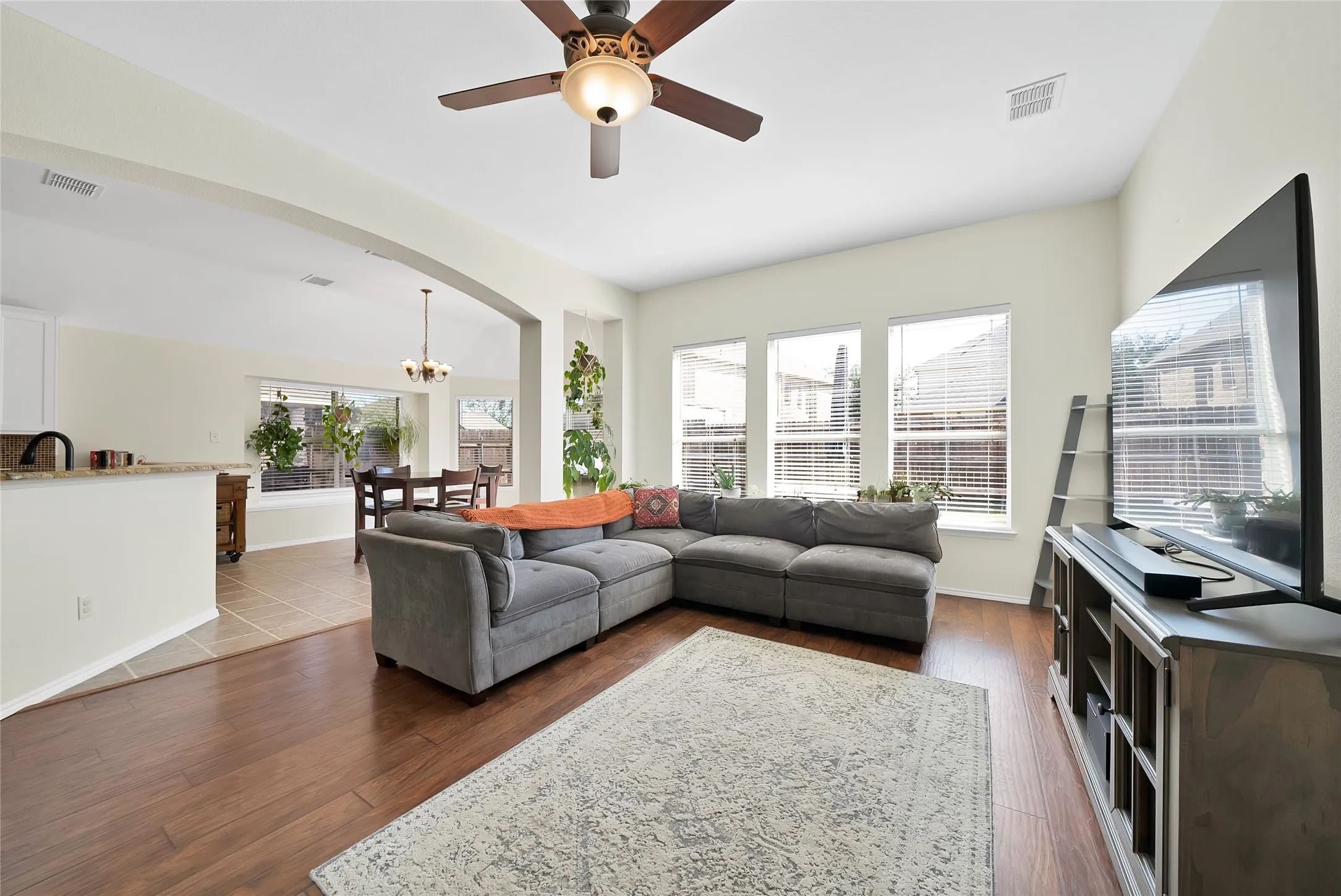 Single Family Residence For Sale in Tarrant County , 505 Victory Lane, Mansfield, Texas 76063, 4 Bedroom, 2 Bathroom, 2 Garage spaces, 2,356 Sqft, built in 2003, mls#21390460, Real Estate Agent in Mansfield, Homes For Sale in Tarrant county, Homes For Sale in Mansfield, Realtor in Mansfield Texas, Real Estate Brokerage Independent Realty Texas, Luminita Cordes Realtor