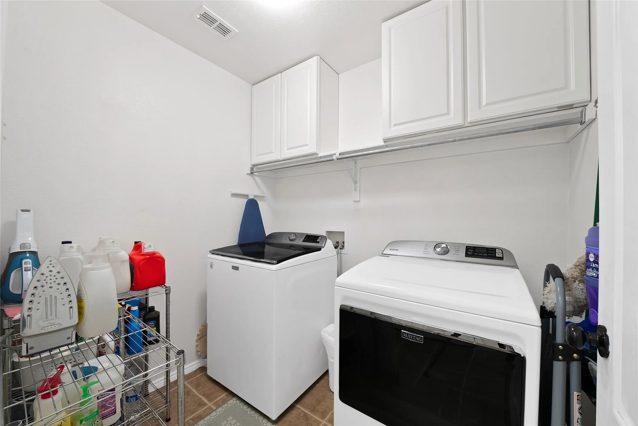 Single Family Residence For Sale in Tarrant County , 505 Victory Lane, Mansfield, Texas 76063, 4 Bedroom, 2 Bathroom, 2 Garage spaces, 2,356 Sqft, built in 2003, mls#21390460, Real Estate Agent in Mansfield, Homes For Sale in Tarrant county, Homes For Sale in Mansfield, Realtor in Mansfield Texas, Real Estate Brokerage Independent Realty Texas, Luminita Cordes Realtor
