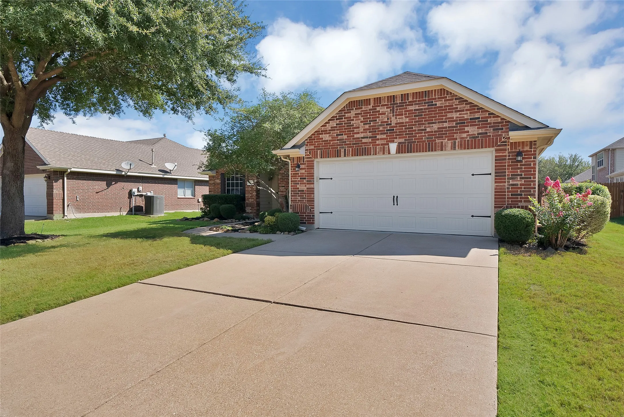 Single Family Residence For Sale in Tarrant County , 505 Victory Lane, Mansfield, Texas 76063, 4 Bedroom, 2 Bathroom, 2 Garage spaces, 2,356 Sqft, built in 2003, mls#21390460, Real Estate Agent in Mansfield, Homes For Sale in Tarrant county, Homes For Sale in Mansfield, Realtor in Mansfield Texas, Real Estate Brokerage Independent Realty Texas, Luminita Cordes Realtor