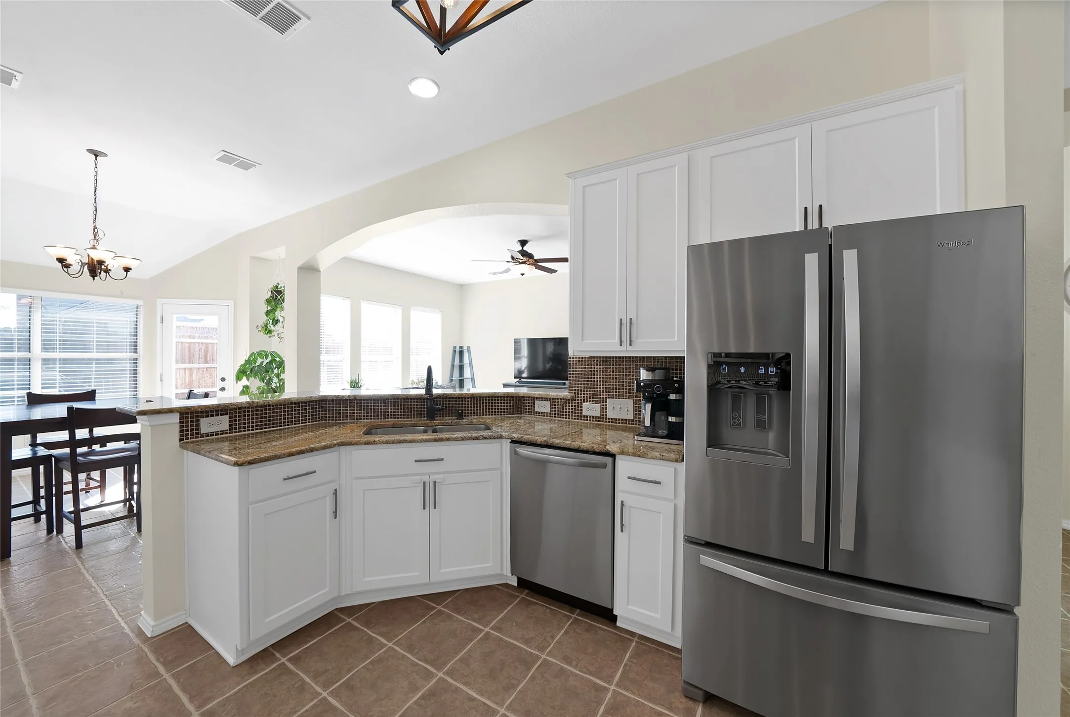 Single Family Residence For Sale in Tarrant County , 505 Victory Lane, Mansfield, Texas 76063, 4 Bedroom, 2 Bathroom, 2 Garage spaces, 2,356 Sqft, built in 2003, mls#21390460, Real Estate Agent in Mansfield, Homes For Sale in Tarrant county, Homes For Sale in Mansfield, Realtor in Mansfield Texas, Real Estate Brokerage Independent Realty Texas, Luminita Cordes Realtor