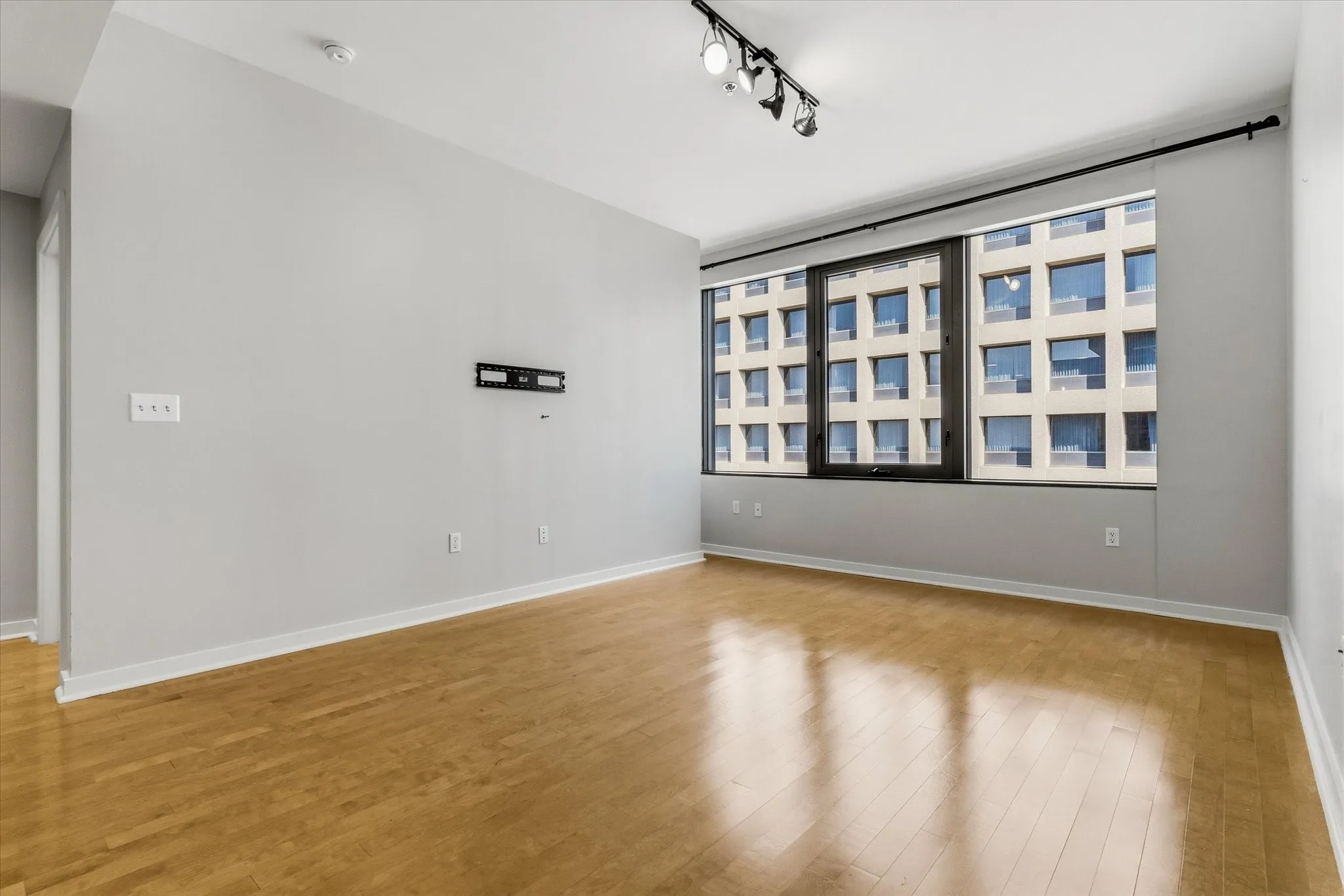 Condominium For Sale in Dallas County , 1200 Main Street 2507, Dallas, Texas 75202, 1 Bedroom, 1 Bathroom, 1 Garage spaces, 880 Sqft, built in 1974, mls#21388447, Real Estate Agent in Dallas, Homes For Sale in Dallas county, Homes For Sale in Dallas, Realtor in Dallas Texas, Real Estate Brokerage Independent Realty Texas, Luminita Cordes Realtor