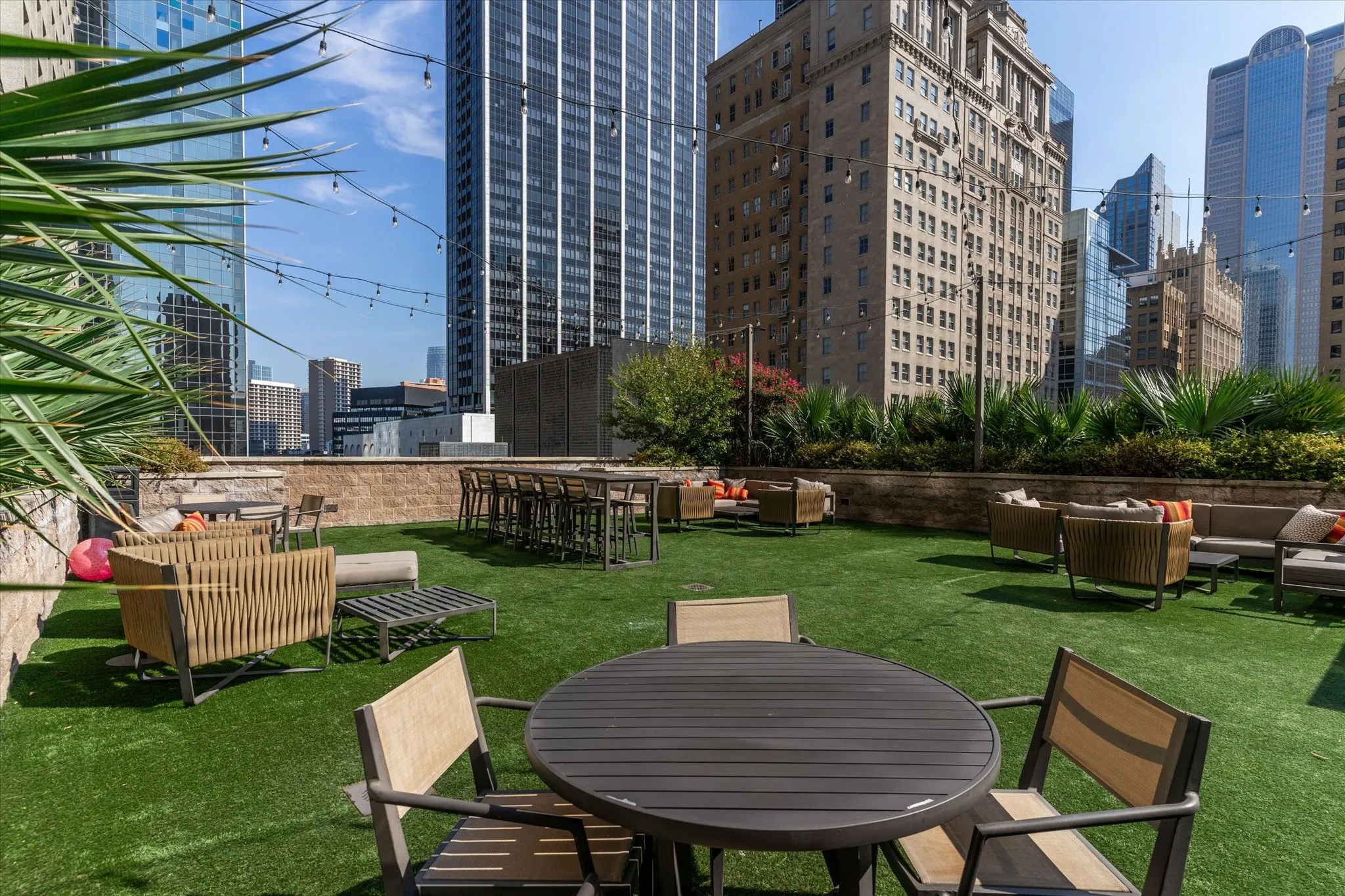 Condominium For Sale in Dallas County , 1200 Main Street 2507, Dallas, Texas 75202, 1 Bedroom, 1 Bathroom, 1 Garage spaces, 880 Sqft, built in 1974, mls#21388447, Real Estate Agent in Dallas, Homes For Sale in Dallas county, Homes For Sale in Dallas, Realtor in Dallas Texas, Real Estate Brokerage Independent Realty Texas, Luminita Cordes Realtor