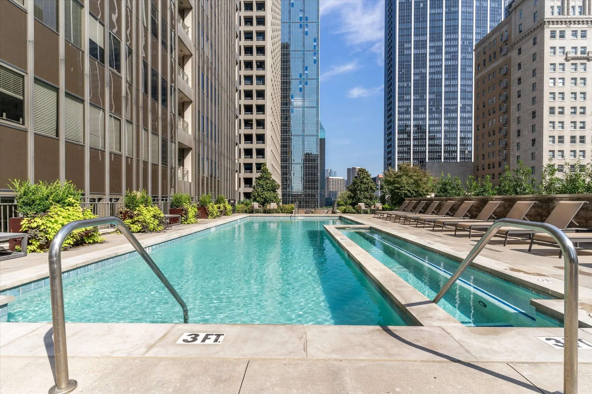 Condominium For Sale in Dallas County , 1200 Main Street 2507, Dallas, Texas 75202, 1 Bedroom, 1 Bathroom, 1 Garage spaces, 880 Sqft, built in 1974, mls#21388447, Real Estate Agent in Dallas, Homes For Sale in Dallas county, Homes For Sale in Dallas, Realtor in Dallas Texas, Real Estate Brokerage Independent Realty Texas, Luminita Cordes Realtor