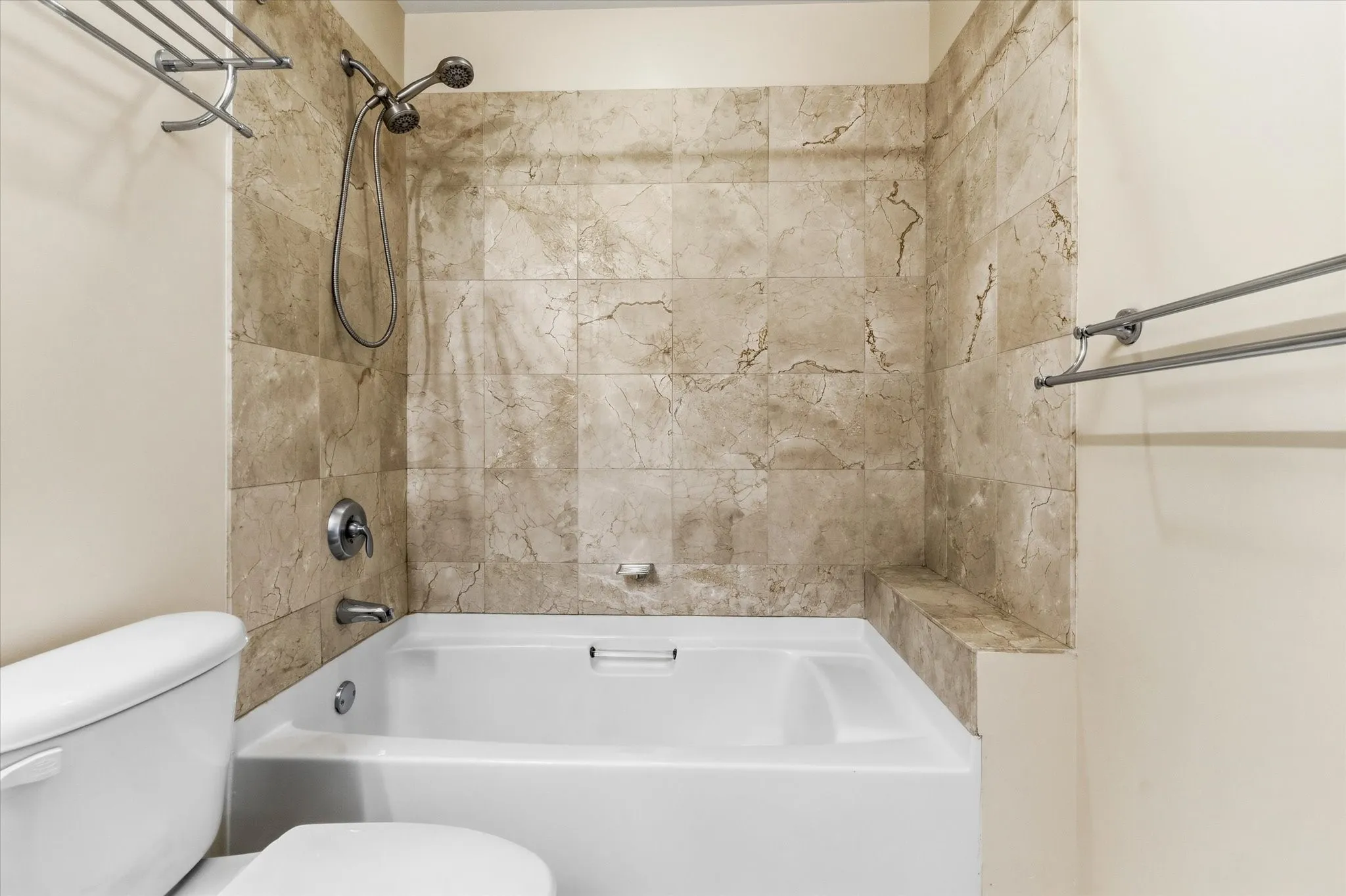 Condominium For Sale in Dallas County , 1200 Main Street 2507, Dallas, Texas 75202, 1 Bedroom, 1 Bathroom, 1 Garage spaces, 880 Sqft, built in 1974, mls#21388447, Real Estate Agent in Dallas, Homes For Sale in Dallas county, Homes For Sale in Dallas, Realtor in Dallas Texas, Real Estate Brokerage Independent Realty Texas, Luminita Cordes Realtor