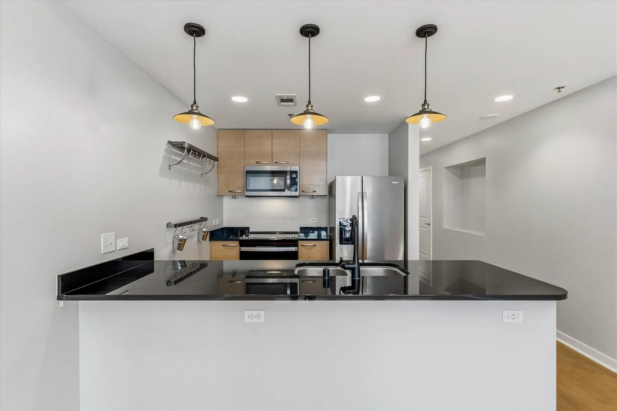 Condominium For Sale in Dallas County , 1200 Main Street 2507, Dallas, Texas 75202, 1 Bedroom, 1 Bathroom, 1 Garage spaces, 880 Sqft, built in 1974, mls#21388447, Real Estate Agent in Dallas, Homes For Sale in Dallas county, Homes For Sale in Dallas, Realtor in Dallas Texas, Real Estate Brokerage Independent Realty Texas, Luminita Cordes Realtor