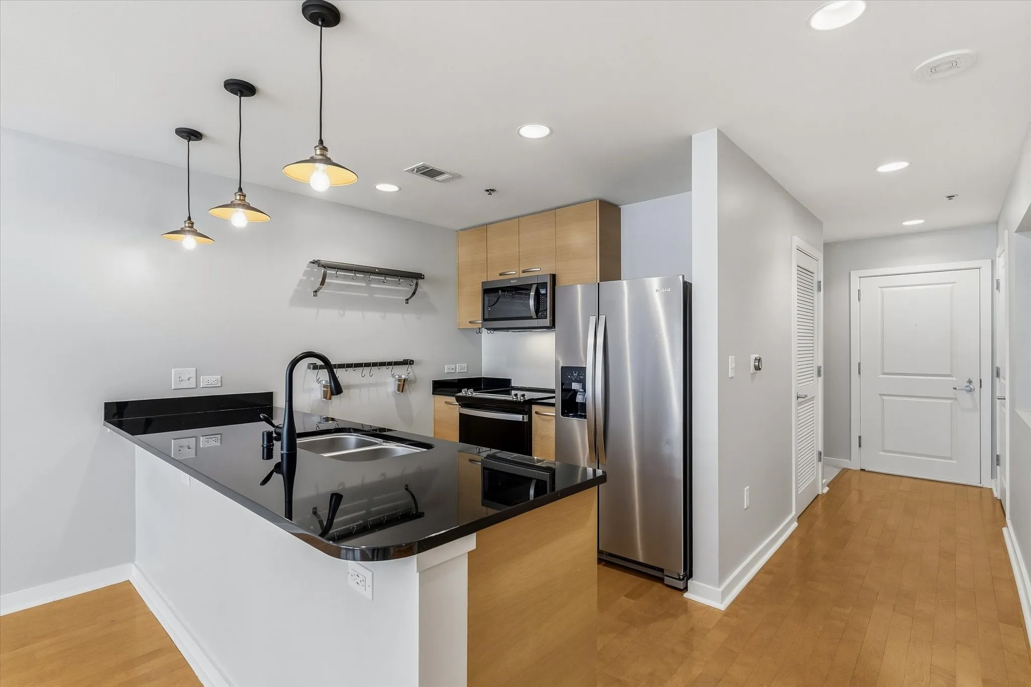 Condominium For Sale in Dallas County , 1200 Main Street 2507, Dallas, Texas 75202, 1 Bedroom, 1 Bathroom, 1 Garage spaces, 880 Sqft, built in 1974, mls#21388447, Real Estate Agent in Dallas, Homes For Sale in Dallas county, Homes For Sale in Dallas, Realtor in Dallas Texas, Real Estate Brokerage Independent Realty Texas, Luminita Cordes Realtor