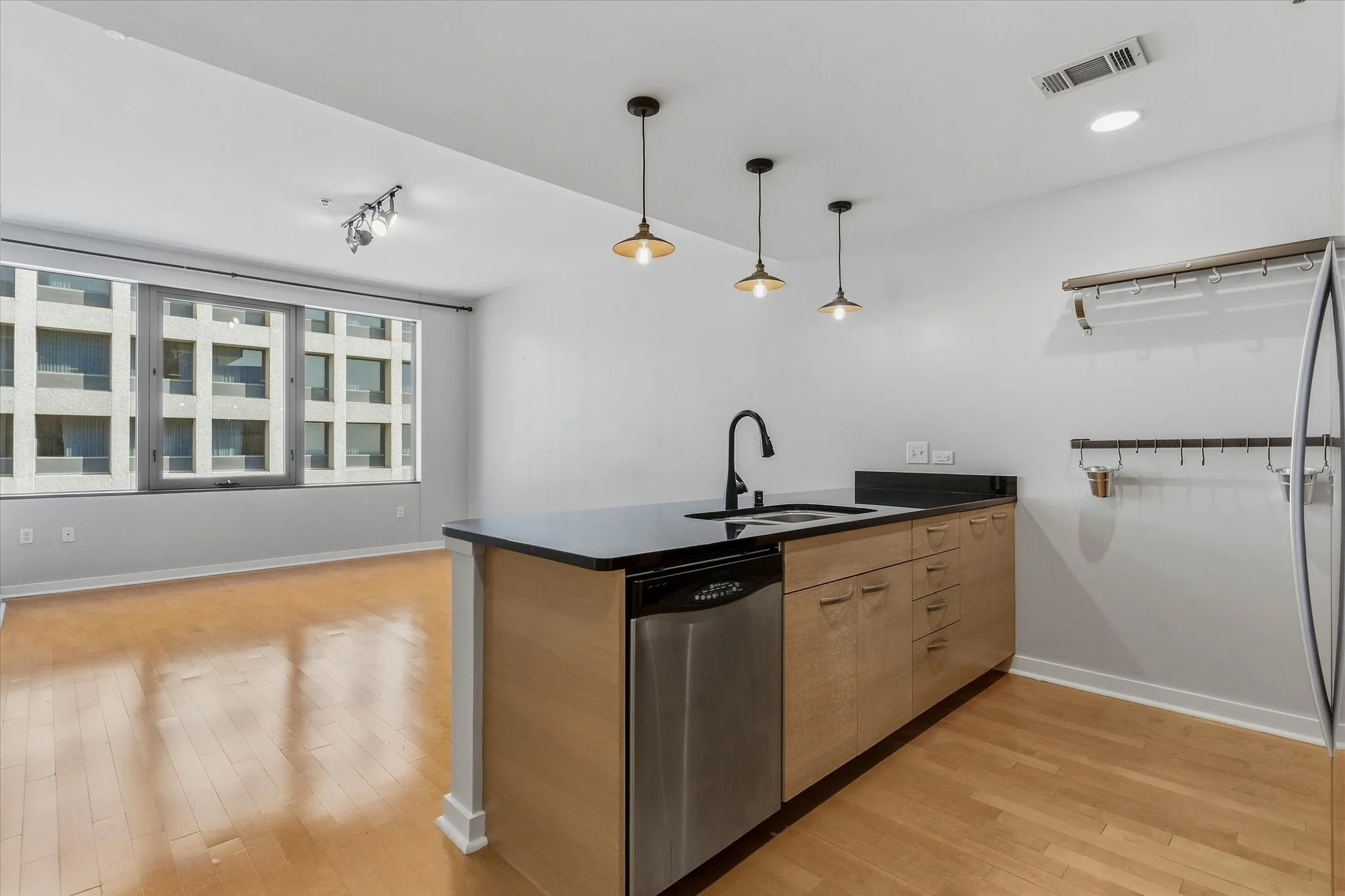 Condominium For Sale in Dallas County , 1200 Main Street 2507, Dallas, Texas 75202, 1 Bedroom, 1 Bathroom, 1 Garage spaces, 880 Sqft, built in 1974, mls#21388447, Real Estate Agent in Dallas, Homes For Sale in Dallas county, Homes For Sale in Dallas, Realtor in Dallas Texas, Real Estate Brokerage Independent Realty Texas, Luminita Cordes Realtor