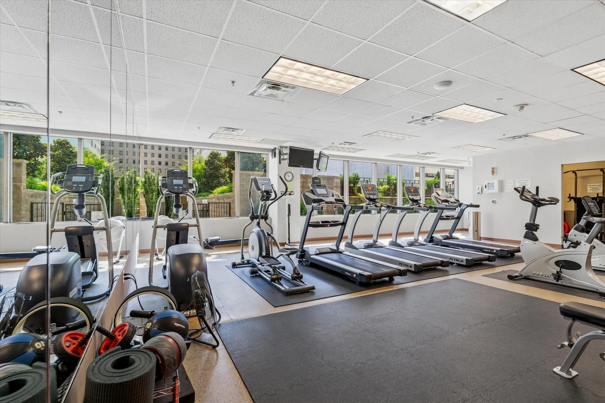 Condominium For Sale in Dallas County , 1200 Main Street 2507, Dallas, Texas 75202, 1 Bedroom, 1 Bathroom, 1 Garage spaces, 880 Sqft, built in 1974, mls#21388447, Real Estate Agent in Dallas, Homes For Sale in Dallas county, Homes For Sale in Dallas, Realtor in Dallas Texas, Real Estate Brokerage Independent Realty Texas, Luminita Cordes Realtor