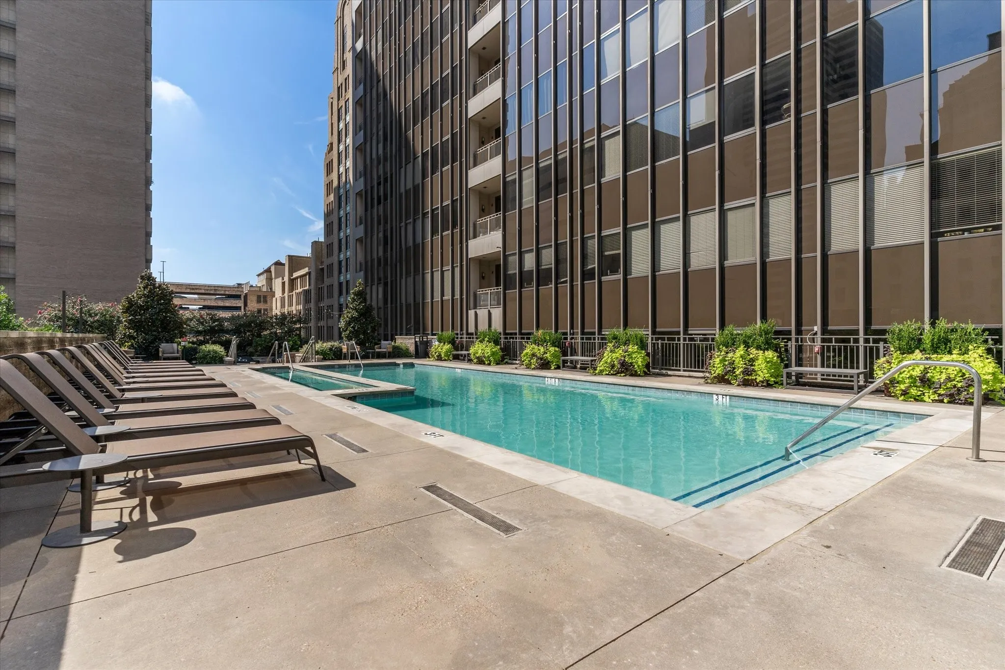 Condominium For Sale in Dallas County , 1200 Main Street 2507, Dallas, Texas 75202, 1 Bedroom, 1 Bathroom, 1 Garage spaces, 880 Sqft, built in 1974, mls#21388447, Real Estate Agent in Dallas, Homes For Sale in Dallas county, Homes For Sale in Dallas, Realtor in Dallas Texas, Real Estate Brokerage Independent Realty Texas, Luminita Cordes Realtor